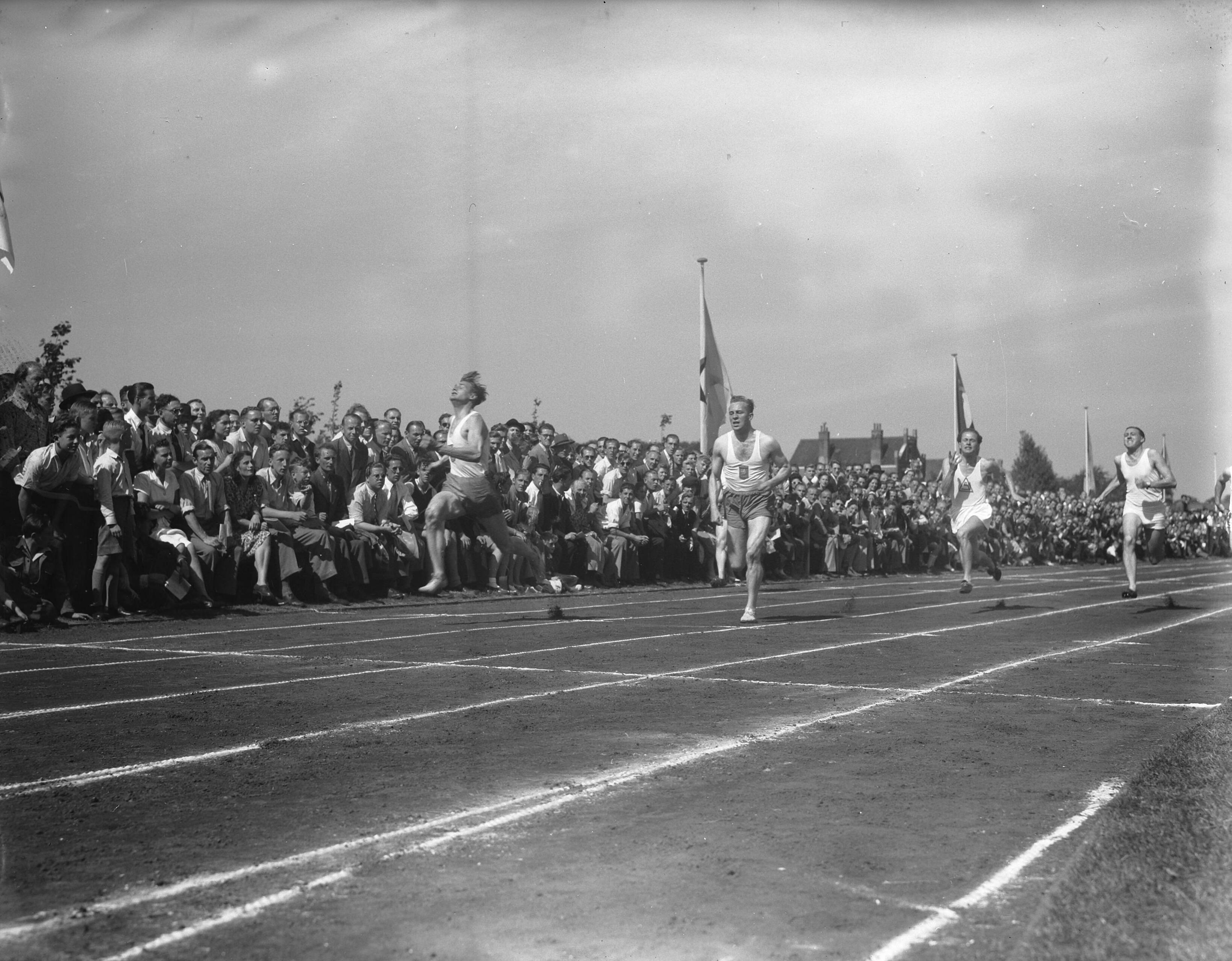 Fotocollectie Anefo — Atletiekwedstrijden op De Werve te Rijswijk — Foto: Merk, Ben / Anefo. Licentie: Set B: Rechtenvrij / Publiek Domein. Bron: Nationaal Archief. http://hdl.handle.net/10648/ad754422-d0b4-102d-bcf8-003048976d84