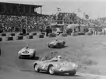 Fotocollectie Anefo — Autoraces op Zandvoort — Foto: Bilsen, Joop van / Anefo. Licentie: Set B: Rechtenvrij / Publiek Domein. Bron: Nationaal Archief. http://hdl.handle.net/10648/a961a81c-d0b4-102d-bcf8-003048976d84