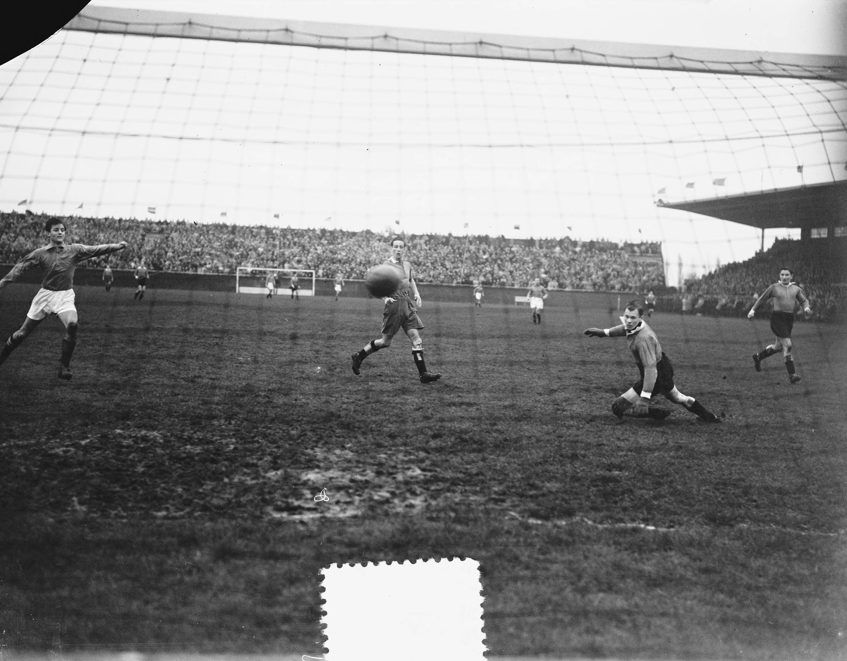 Fotocollectie Anefo — Voetbal. Ajax tegen Leeuwarden 7-0. Doelpunt van Ajax — Foto: Bilsen, Joop van / Anefo. Licentie: Set B: Rechtenvrij / Publiek Domein. Bron: Nationaal Archief. http://hdl.handle.net/10648/a8f398d6-d0b4-102d-bcf8-003048976d84