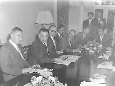 Fotocollectie Anefo — Ondertekening overeenkomst tussen het Ierse gezantschap en Verolme Scheepswerven — Foto: Behrens, Herbert F. / Anefo. Licentie: Set B: Rechtenvrij / Publiek Domein. Bron: Nationaal Archief. http://hdl.handle.net/10648/a985d6ec-d0b4-102d-bcf8-003048976d84