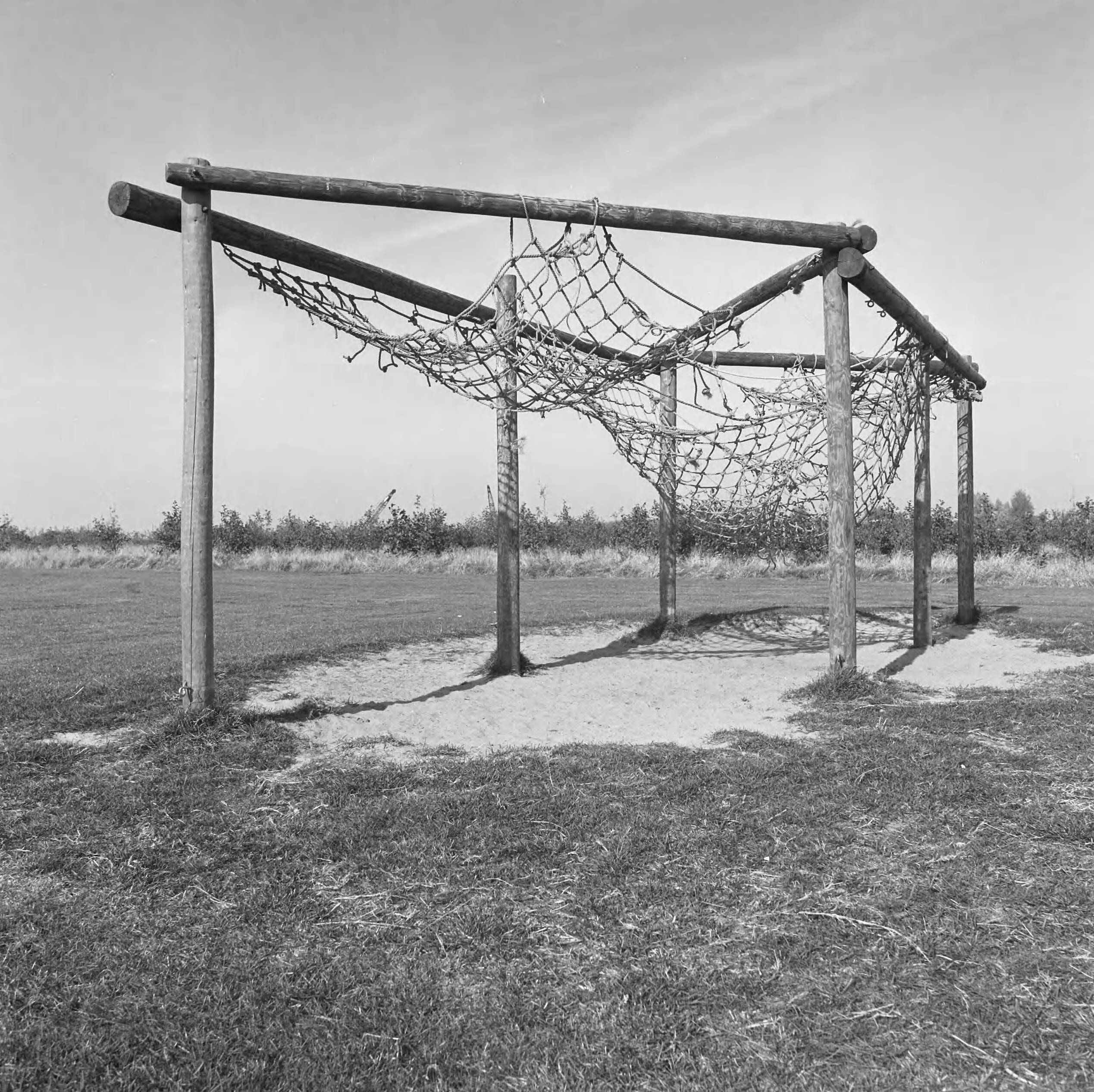 Fotocollectie Nederlandse Heidemaatschappij — Speeltuinen in woonwijken [Zoetermeer?] — Foto: Fotograaf Onbekend / Heidemij. Licentie: Set B: Rechtenvrij / Publiek Domein. Bron: Nationaal Archief. http://hdl.handle.net/10648/ae836254-d0b4-102d-bcf8-003048976d84
