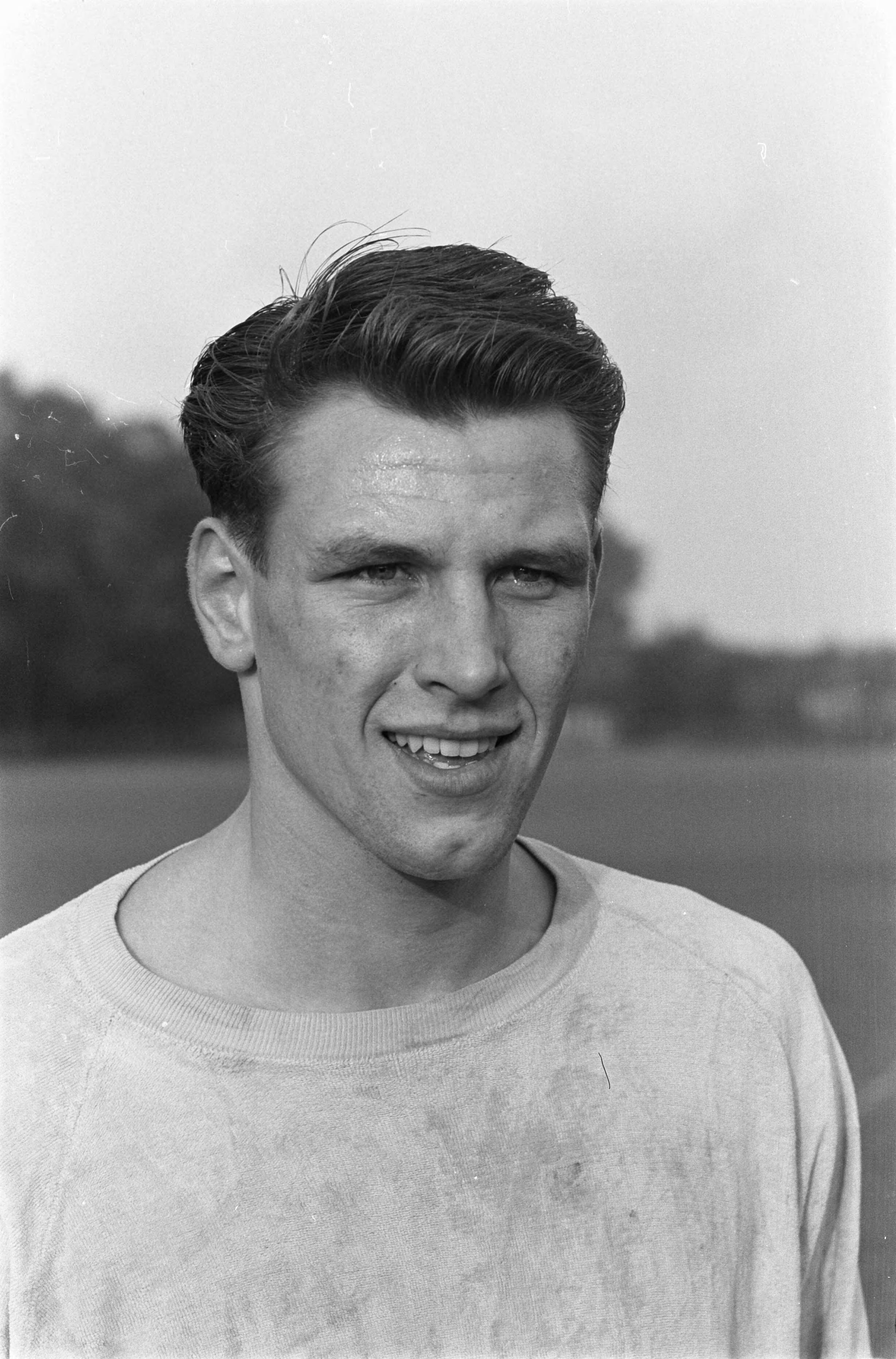 Fotocollectie Anefo — Jong Oranje traint, Tonny van Leeuwen (Sparta) — Foto: Pot, Harry / Anefo. Licentie: Set B: Rechtenvrij / Publiek Domein. Bron: Nationaal Archief. http://hdl.handle.net/10648/aa1dd49c-d0b4-102d-bcf8-003048976d84