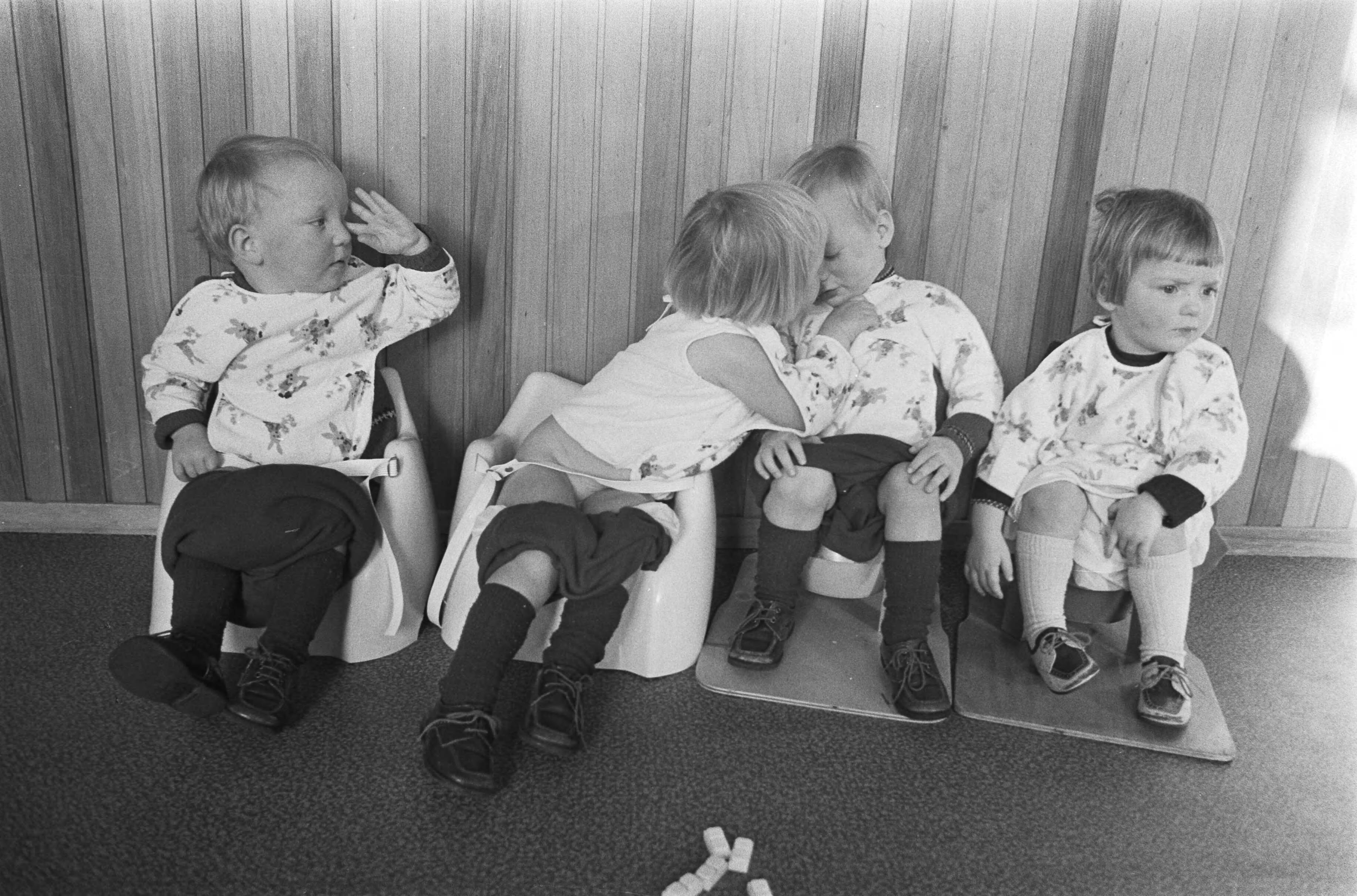 Fotocollectie Anefo — Vierling Verheul uit Bodegraven; 5 maart a.s. twee jaar — Foto: Mieremet, Rob / Anefo. Licentie: Set B: Rechtenvrij / Publiek Domein. Bron: Nationaal Archief. http://hdl.handle.net/10648/abb5a71c-d0b4-102d-bcf8-003048976d84