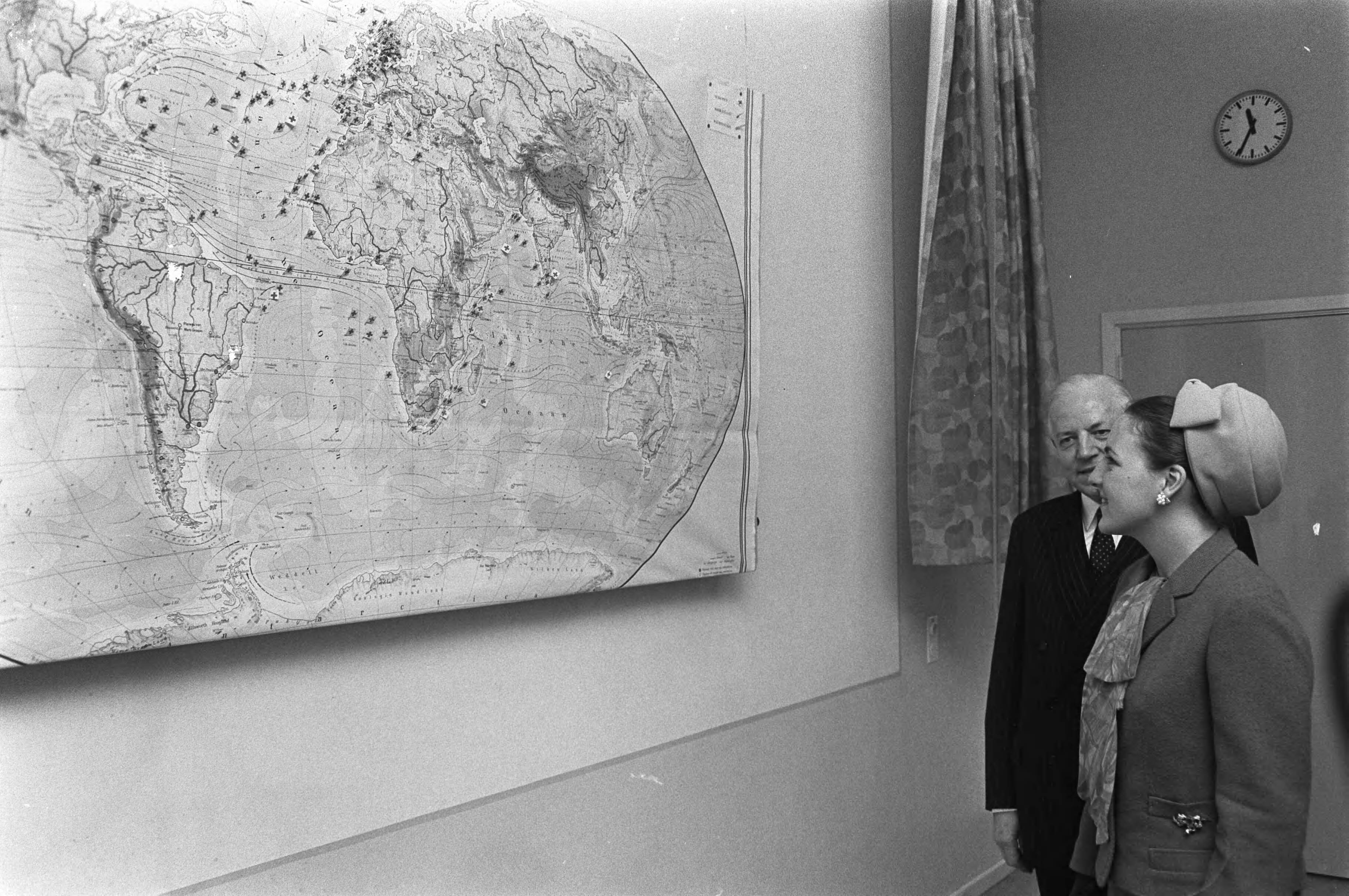 Fotocollectie Anefo — Prinses Margriet opende Helihaven Rode Kruis bij ziekenhuis te Den Haag — Foto: Koch, Eric / Anefo. Licentie: Set B: Rechtenvrij / Publiek Domein. Bron: Nationaal Archief. http://hdl.handle.net/10648/ab555362-d0b4-102d-bcf8-003048976d84