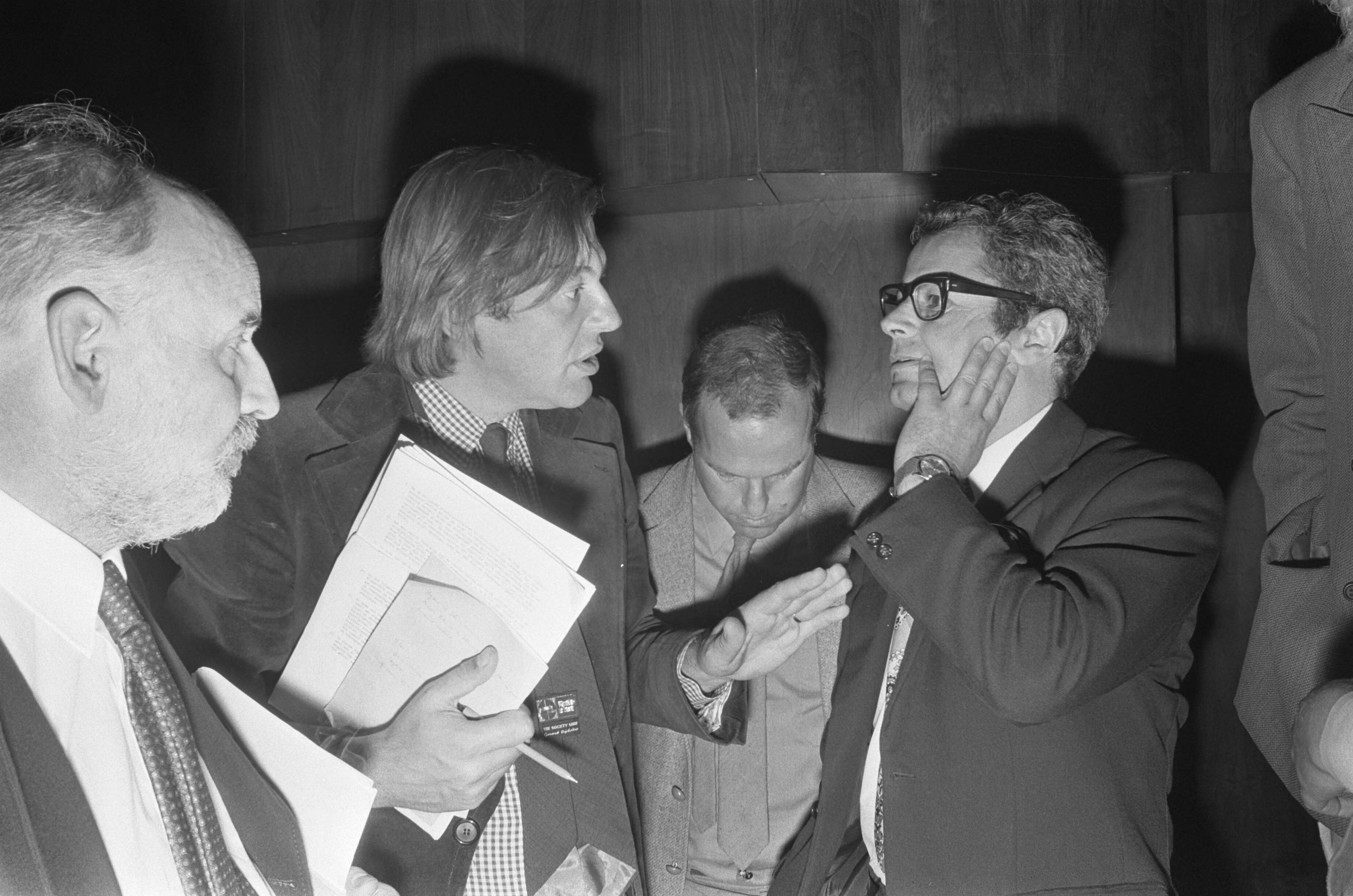 Fotocollectie Anefo — Congres D66 in Utrecht, Van Mierlo en dr. M.G. Rood (rechts) — Foto: Peters, Hans / Anefo. Licentie: Set B: Rechtenvrij / Publiek Domein. Bron: Nationaal Archief. http://hdl.handle.net/10648/abf7d7c2-d0b4-102d-bcf8-003048976d84
