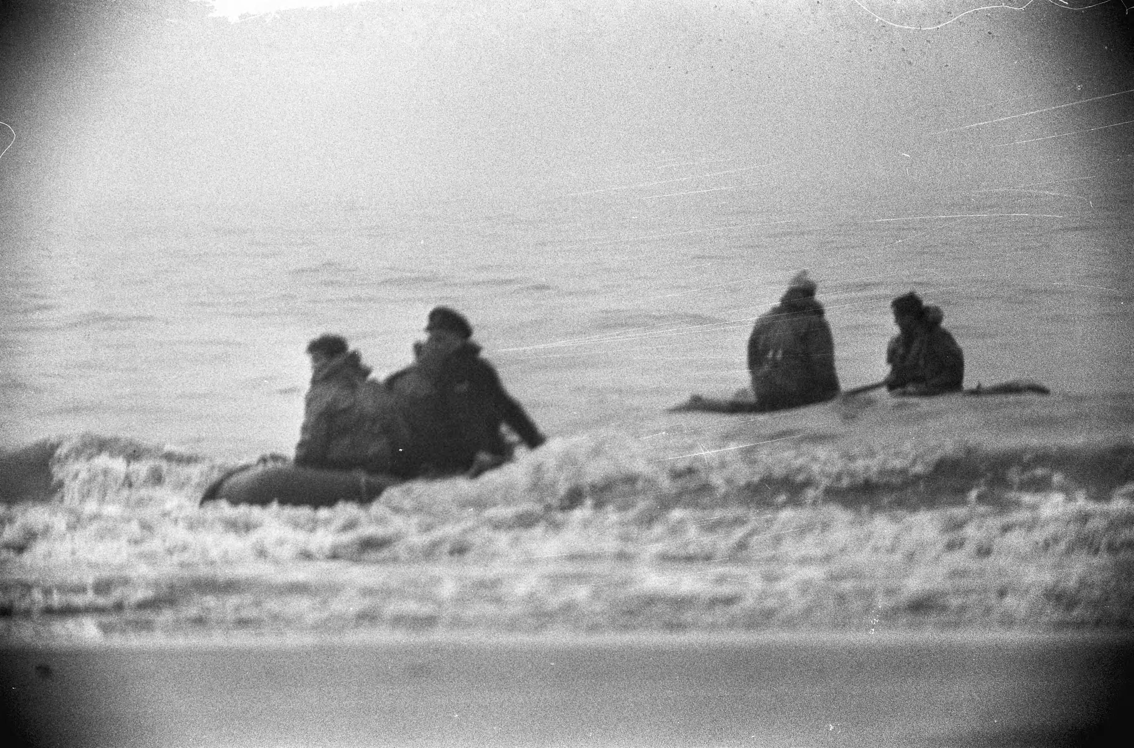 Fotocollectie Anefo — Joy flight 2 doden, de bergingswerkzaamheden bij Katwijk — Foto: Koch, Eric / Anefo. Licentie: Set B: Rechtenvrij / Publiek Domein. Bron: Nationaal Archief. http://hdl.handle.net/10648/aa8f76a6-d0b4-102d-bcf8-003048976d84