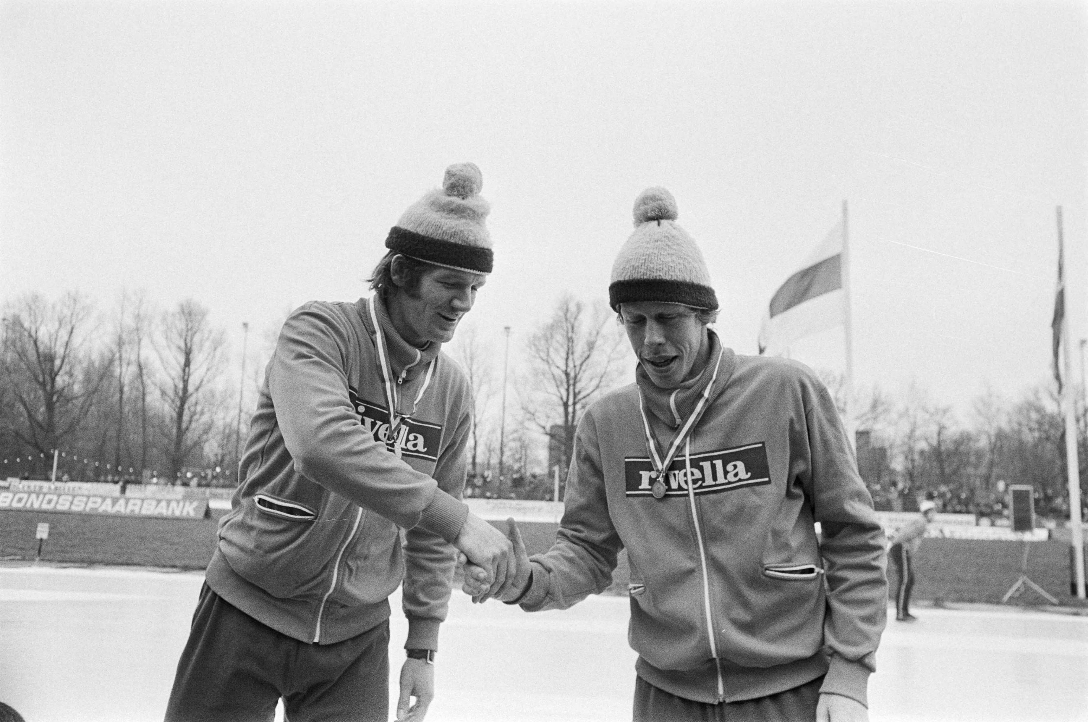 Fotocollectie Anefo — Nederlandse kampioenschappen schaatsen in Groningen — Foto: Verhoeff, Bert / Anefo. Licentie: Set B: Rechtenvrij / Publiek Domein. Bron: Nationaal Archief. http://hdl.handle.net/10648/ac7aa62a-d0b4-102d-bcf8-003048976d84