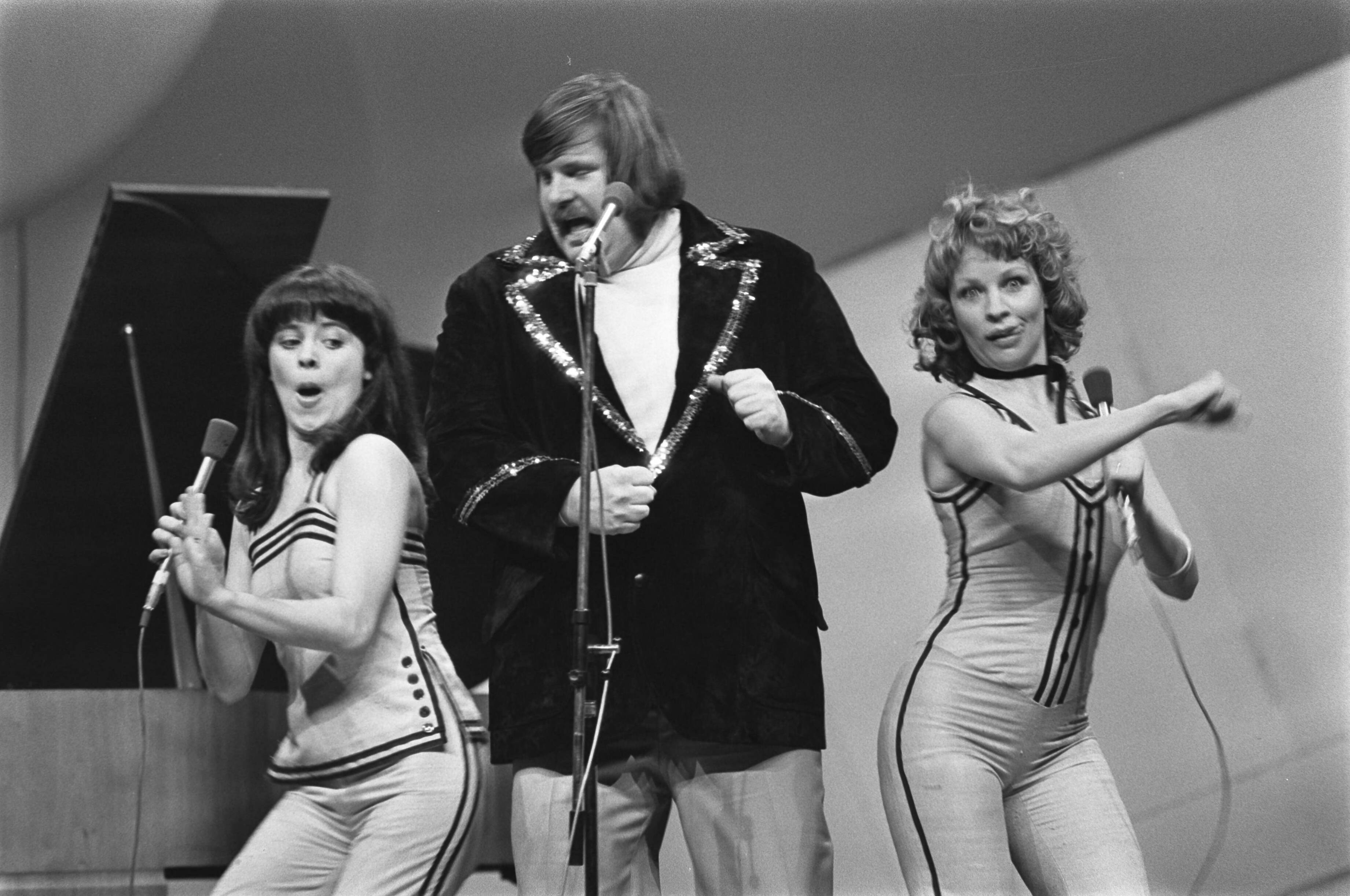 Fotocollectie Anefo — Eurovisie Songfestival 76 Den Haag ; Fredi + Friends (Finland) — Foto: Mieremet, Rob / Anefo. Licentie: Set B: Rechtenvrij / Publiek Domein. Bron: Nationaal Archief. http://hdl.handle.net/10648/ac80b15a-d0b4-102d-bcf8-003048976d84