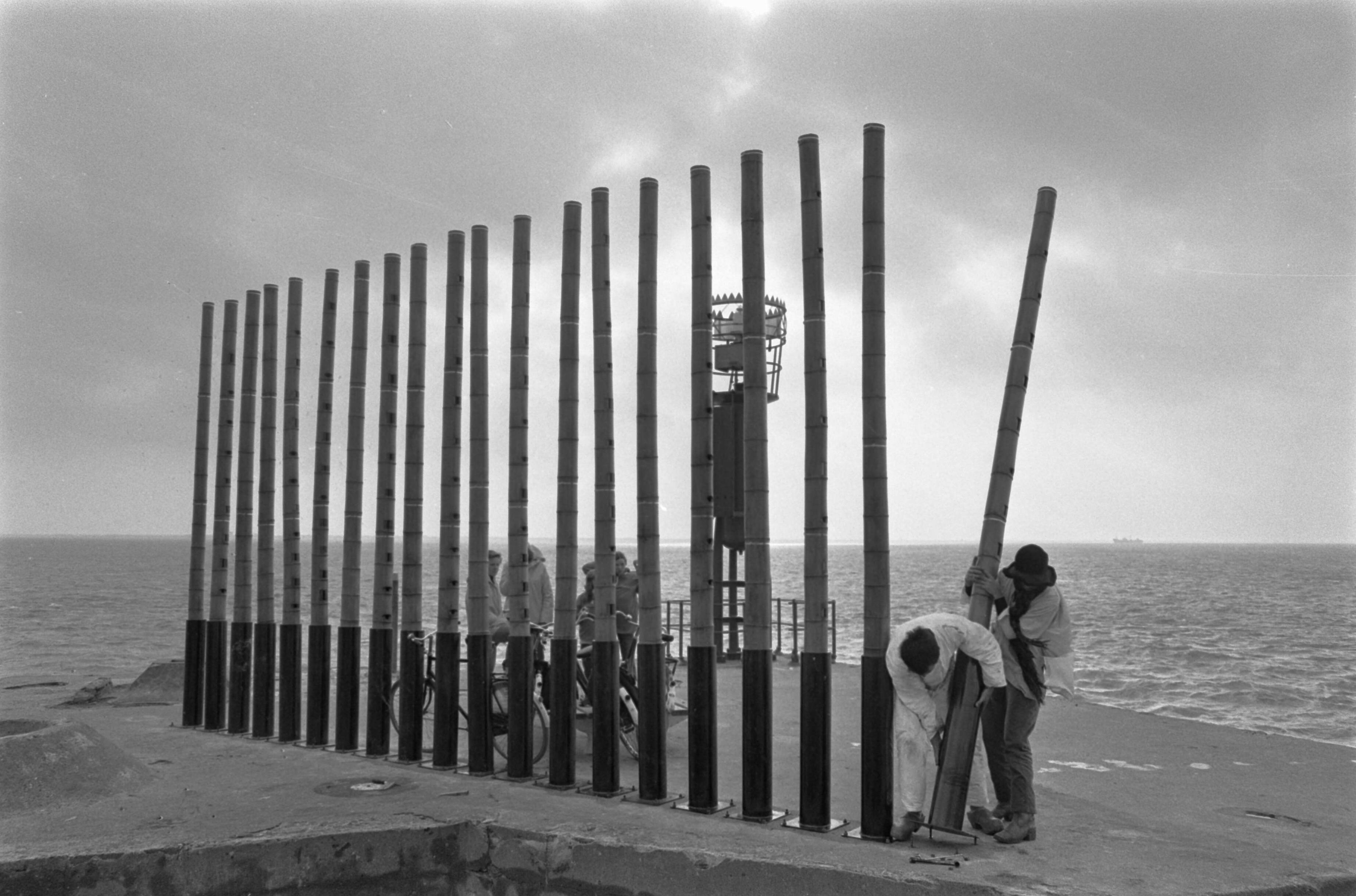 Fotocollectie Anefo — Windorgel op boulevard in Vlissingen hersteld — Foto: Verhoeff, Bert / Anefo. Licentie: Set B: Rechtenvrij / Publiek Domein. Bron: Nationaal Archief. http://hdl.handle.net/10648/ac8e0cf6-d0b4-102d-bcf8-003048976d84