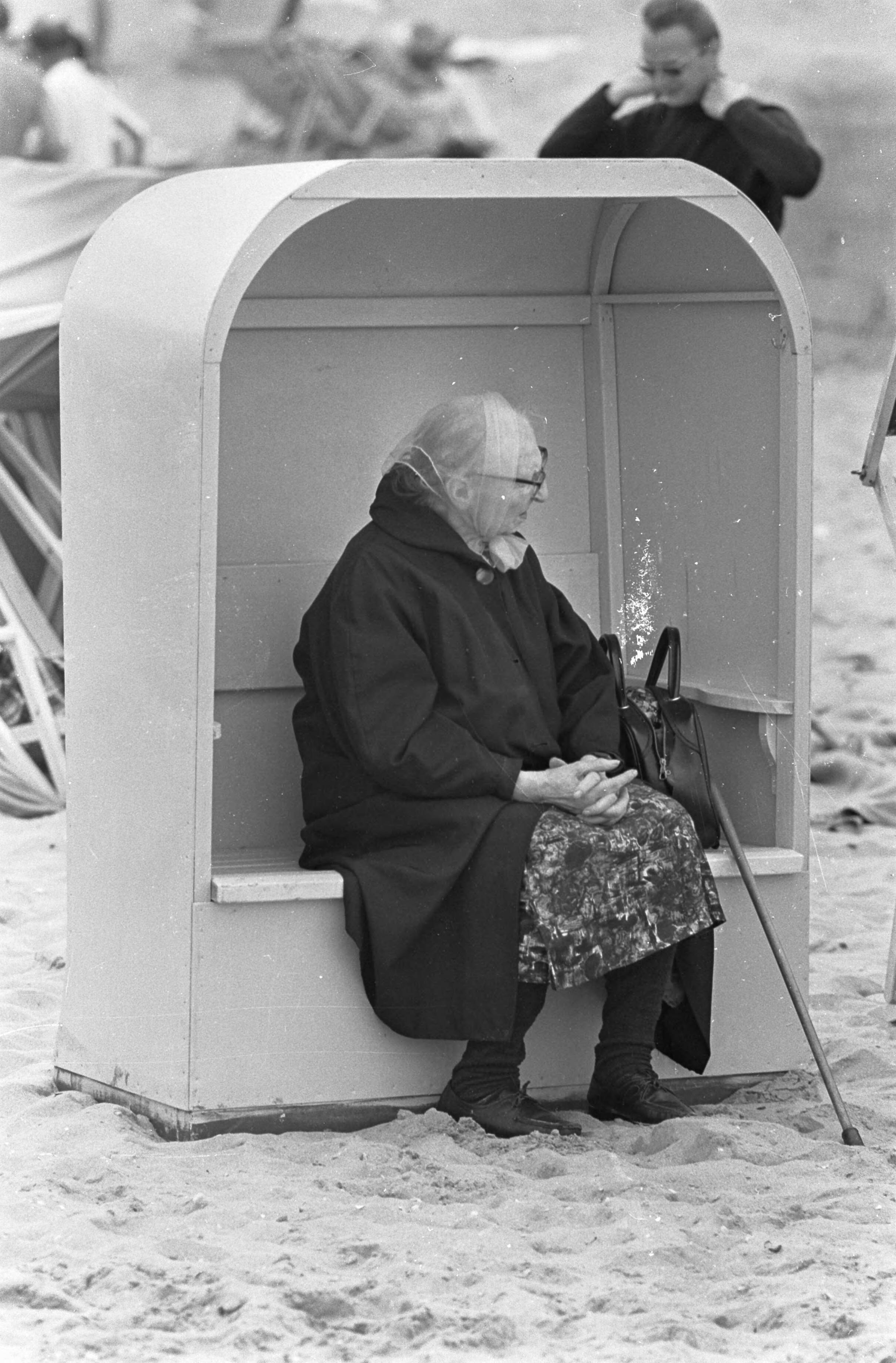 Fotocollectie Anefo — Pinksteren. Drukte op Zandvoort. Ook de oudjes genoten op het strand — Foto: Koch, Eric / Anefo. Licentie: Set B: Rechtenvrij / Publiek Domein. Bron: Nationaal Archief. http://hdl.handle.net/10648/ab4312ce-d0b4-102d-bcf8-003048976d84