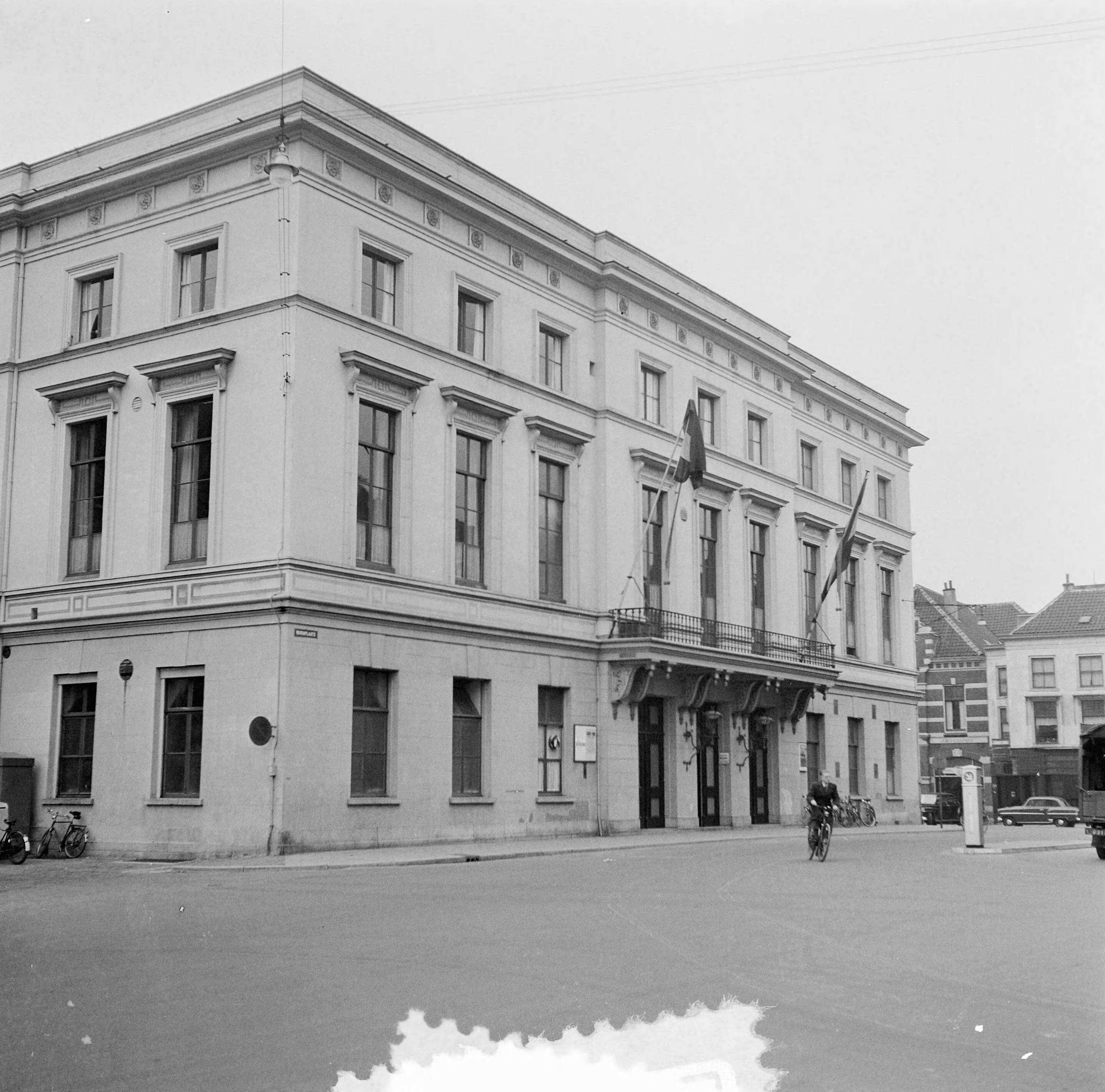 Stadsgezichten Utrecht — Stadsgezichten Utrecht. Gebouw voor Kunsten en Wetenschappen aan de Mariaplaats — Foto: Noske, J.D. / Anefo. Licentie: Set B: Rechtenvrij / Publiek Domein. Bron: Nationaal Archief. http://hdl.handle.net/10648/a91b7d9c-d0b4-102d-bcf8-003048976d84