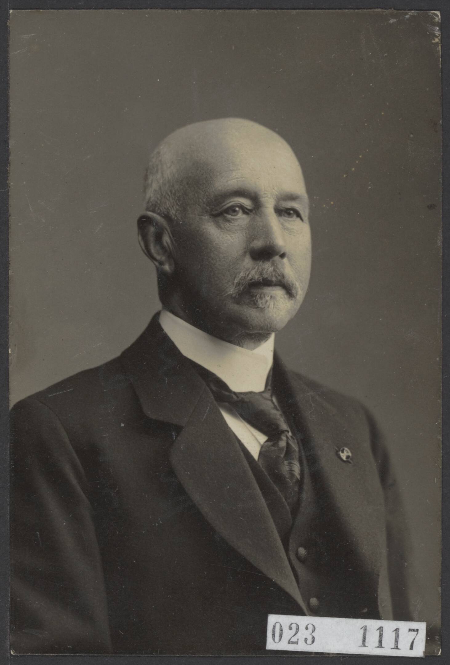 Fotocollectie Elsevier Binnenland — Dr. P. Hoekstra, arrondissements-schoolopziener te Breda — Foto: Onbekend / Publiek Domein of Rechtenvrij. Licentie: Set B: Rechtenvrij / Publiek Domein. Bron: Nationaal Archief. http://hdl.handle.net/10648/add60c58-d0b4-102d-bcf8-003048976d84