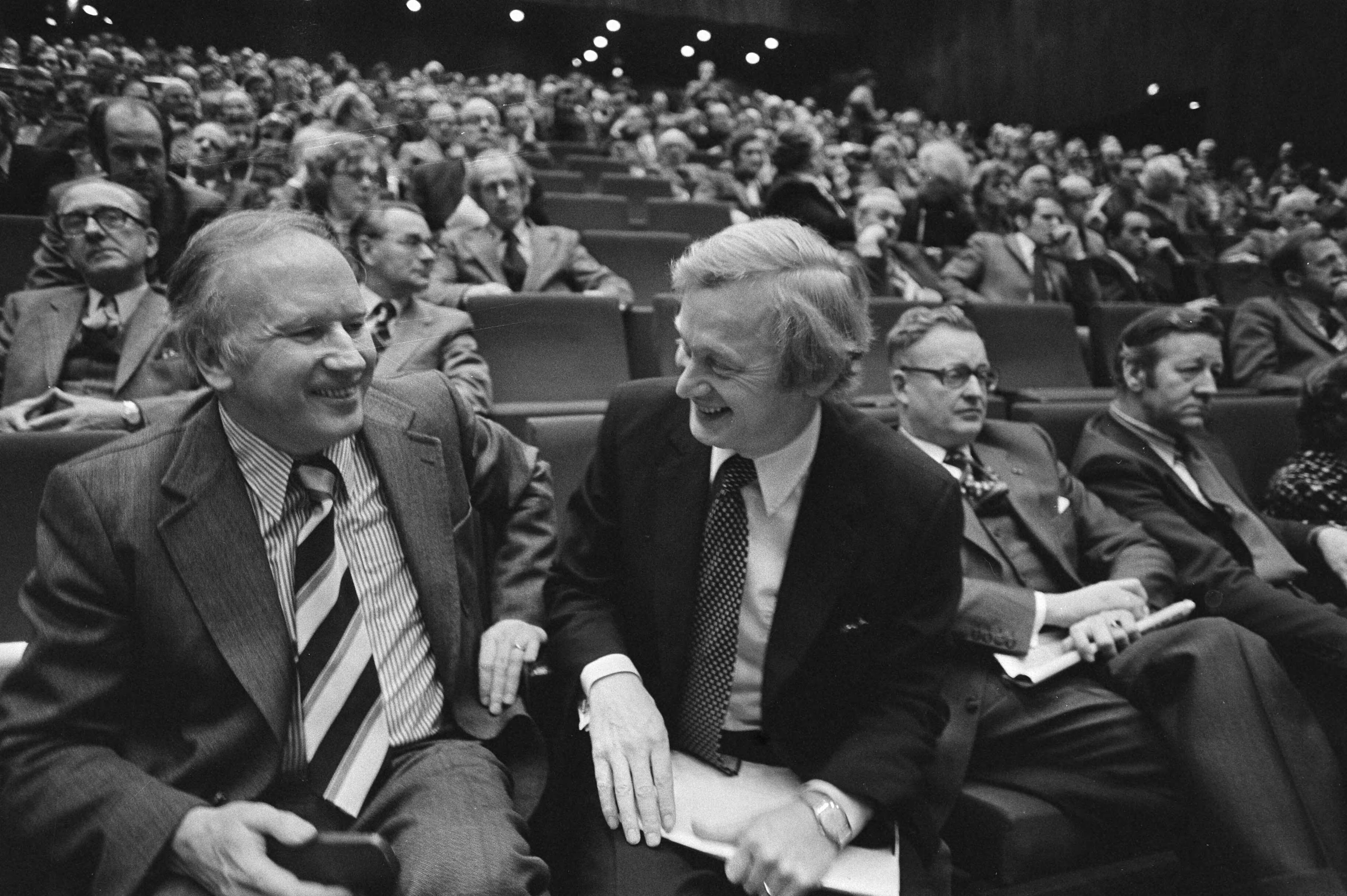 Fotocollectie Anefo — CHU-vergadering in Utrecht; Kruisinga met Andriessen — Foto: Mieremet, Rob / Anefo. Licentie: Set B: Rechtenvrij / Publiek Domein. Bron: Nationaal Archief. http://hdl.handle.net/10648/ac60df4c-d0b4-102d-bcf8-003048976d84