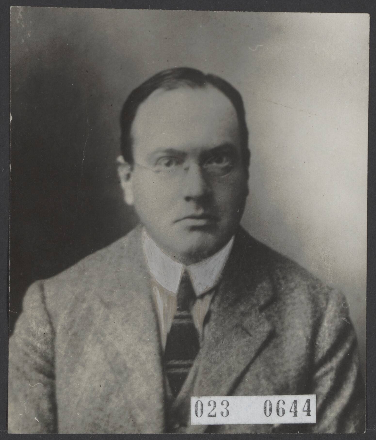 Fotocollectie Elsevier Binnenland — Dr. A.G. van Hamel, benoemd tot hoogleraar Oud-Germaans en Keltisch te Utrecht — Foto: Fotopersbureau "Holland". Licentie: Set B: Rechtenvrij / Publiek Domein. Bron: Nationaal Archief. http://hdl.handle.net/10648/add522a2-d0b4-102d-bcf8-003048976d84