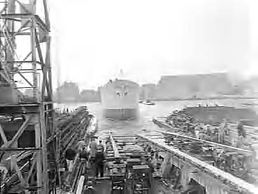 Fotocollectie Anefo — Tewaterlating "Spolesto" bij de Zaanlandse Scheepsbouw Maatschappij te Zaandam — Foto: Bilsen, Joop van / Anefo. Licentie: Set B: Rechtenvrij / Publiek Domein. Bron: Nationaal Archief. http://hdl.handle.net/10648/a971cec2-d0b4-102d-bcf8-003048976d84
