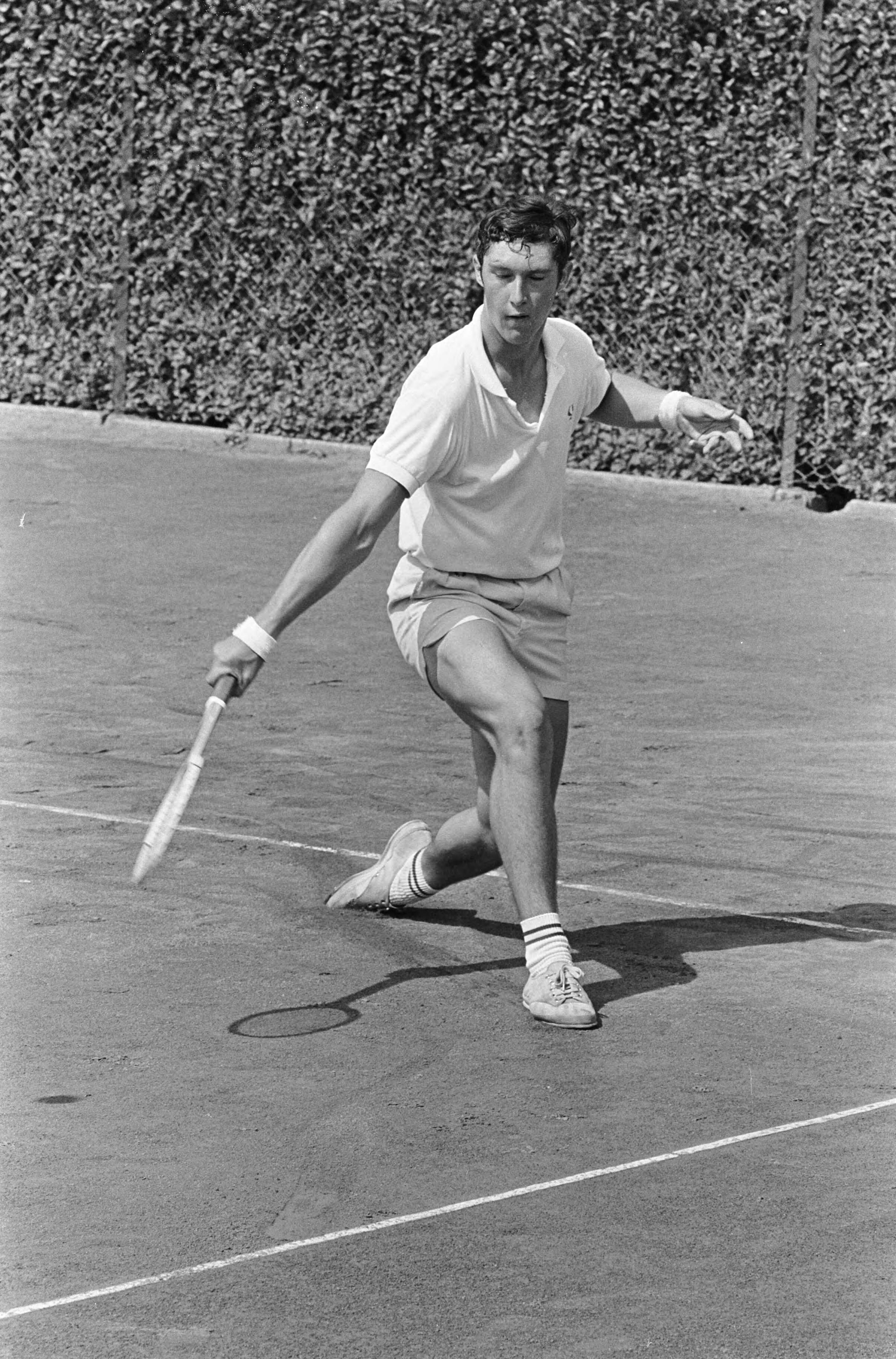 Fotocollectie Anefo — Nationaal Tenniskampioenschappen te Scheveningen. Mejuffrouw L. Jansen Venneboer in aktie — Foto: Koch, Eric / Anefo. Licentie: Set B: Rechtenvrij / Publiek Domein. Bron: Nationaal Archief. http://hdl.handle.net/10648/ab22972e-d0b4-102d-bcf8-003048976d84