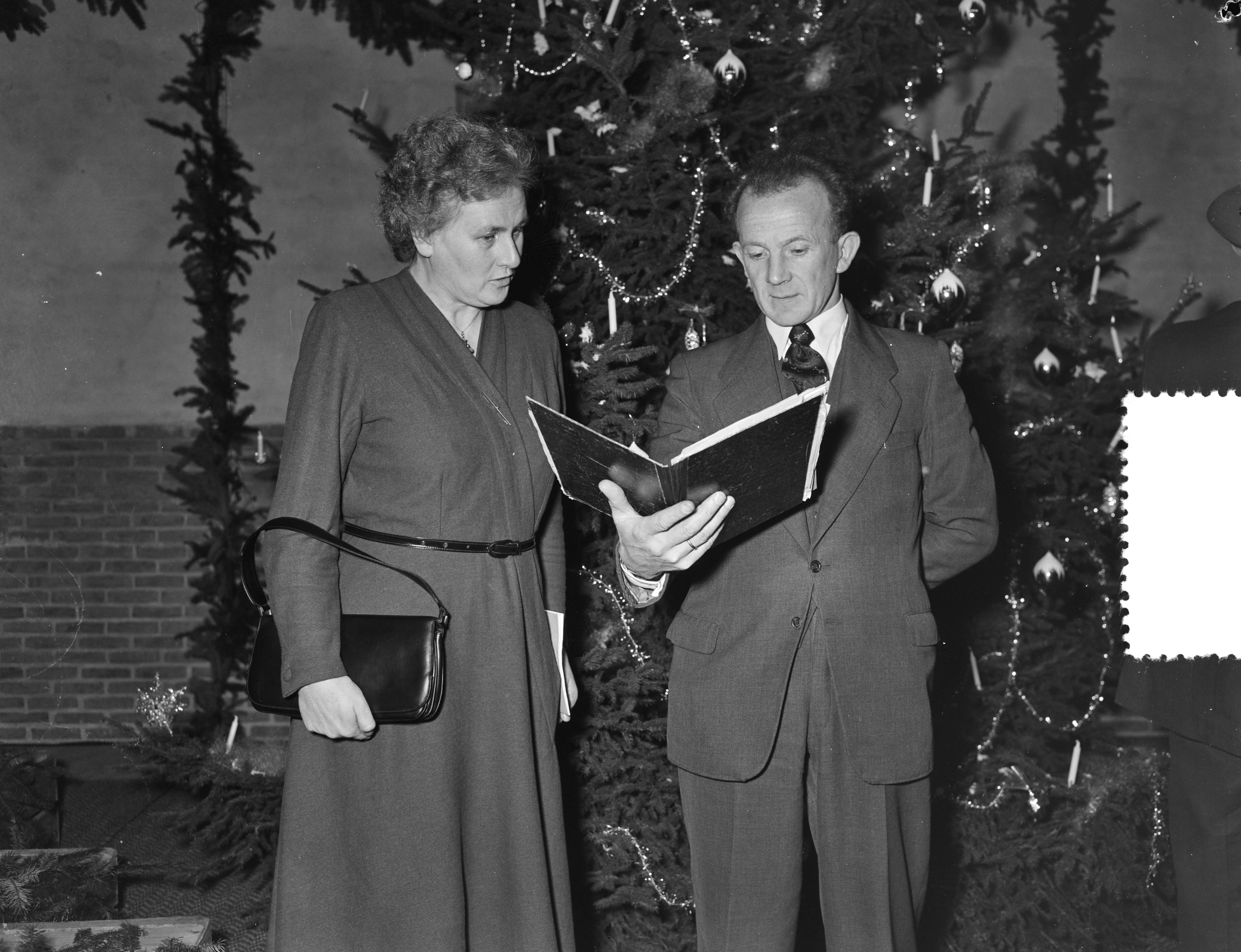 Kerstviering Soestdijk, o.a. opvoering van het Kerstspel "Van Overal naar Bethlehemstal" — Kerstviering Soestdijk. Opvoering van het Kerstspel "Van Overal naar Bethlehemstal" met prinses Marijke [Christina] — Foto: Noske, J.D. / Anefo. Licentie: Set B: Rechtenvrij / Publiek Domein. Bron: Nationaal Archief. http://hdl.handle.net/10648/a92ecb4a-d0b4-102d-bcf8-003048976d84