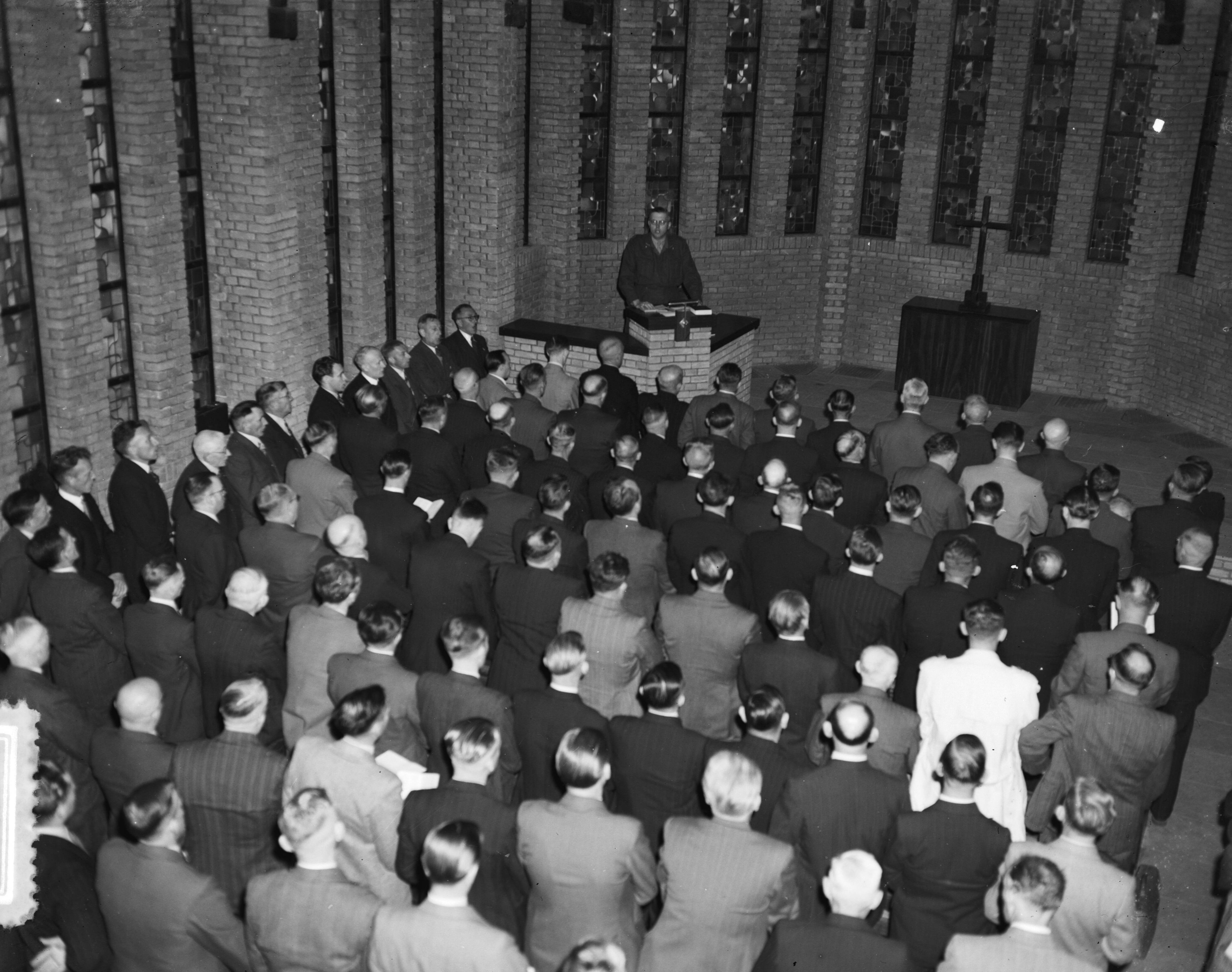 Vergadering Nederlands Christelijke Bond van Werknemers in de Textiel- en Kledingbedrijven te Zeist — Tweedaags congres van de Nederlandse Christelijke Bond van Werknemers in de Textiel- en Kledingbedrijven "Unitas" in conferentieoord Woudschoten te Zeist — Foto: Consenheim, Wim / Anefo. Licentie: Set B: Rechtenvrij / Publiek Domein. Bron: Nationaal Archief. http://hdl.handle.net/10648/a8fbbe80-d0b4-102d-bcf8-003048976d84