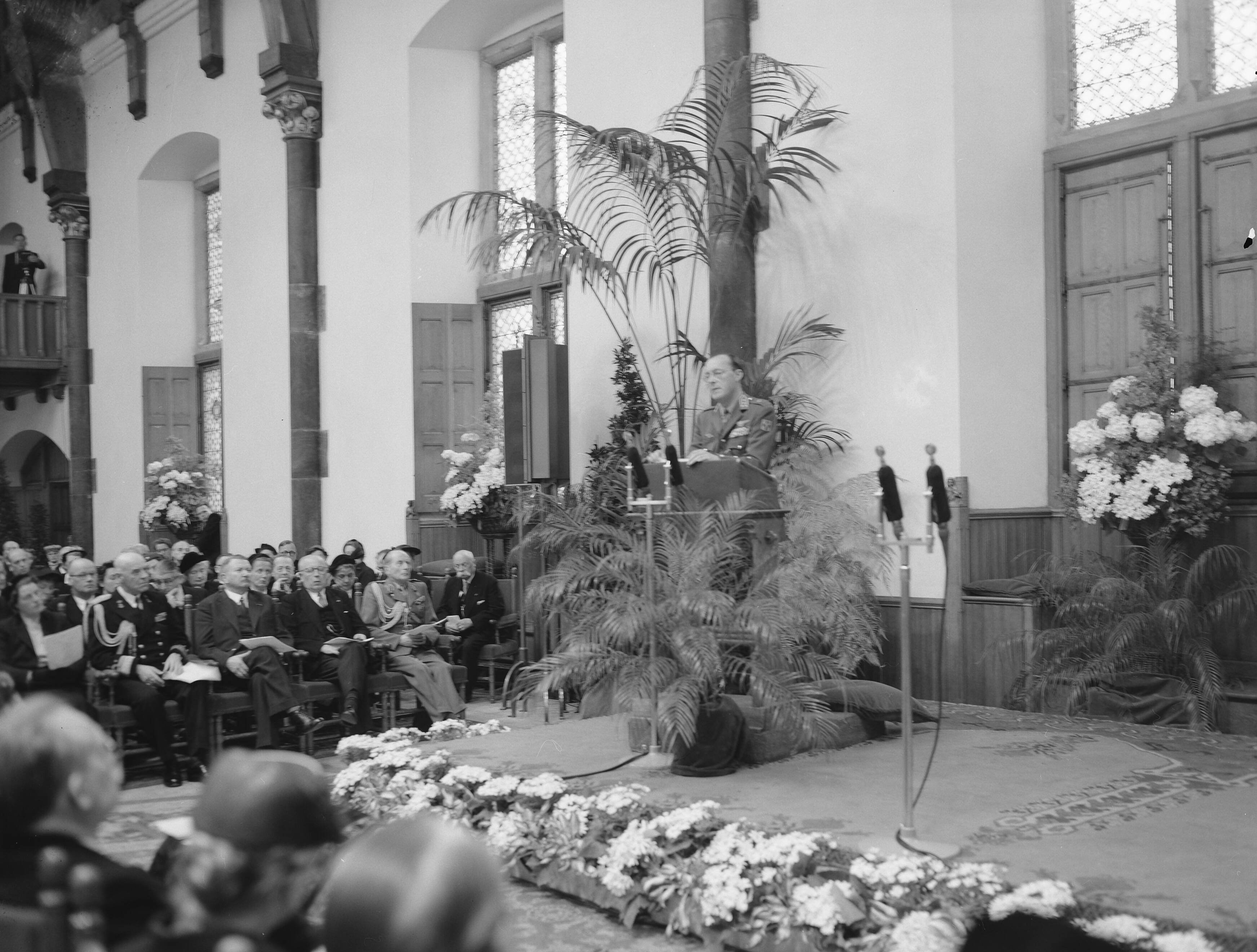 Fotocollectie Anefo — Herdenking Den Haag , de Prins spreekt in de Ridderzaal — Foto: Noske, J.D. / Anefo. Licentie: Set B: Rechtenvrij / Publiek Domein. Bron: Nationaal Archief. http://hdl.handle.net/10648/a934a628-d0b4-102d-bcf8-003048976d84