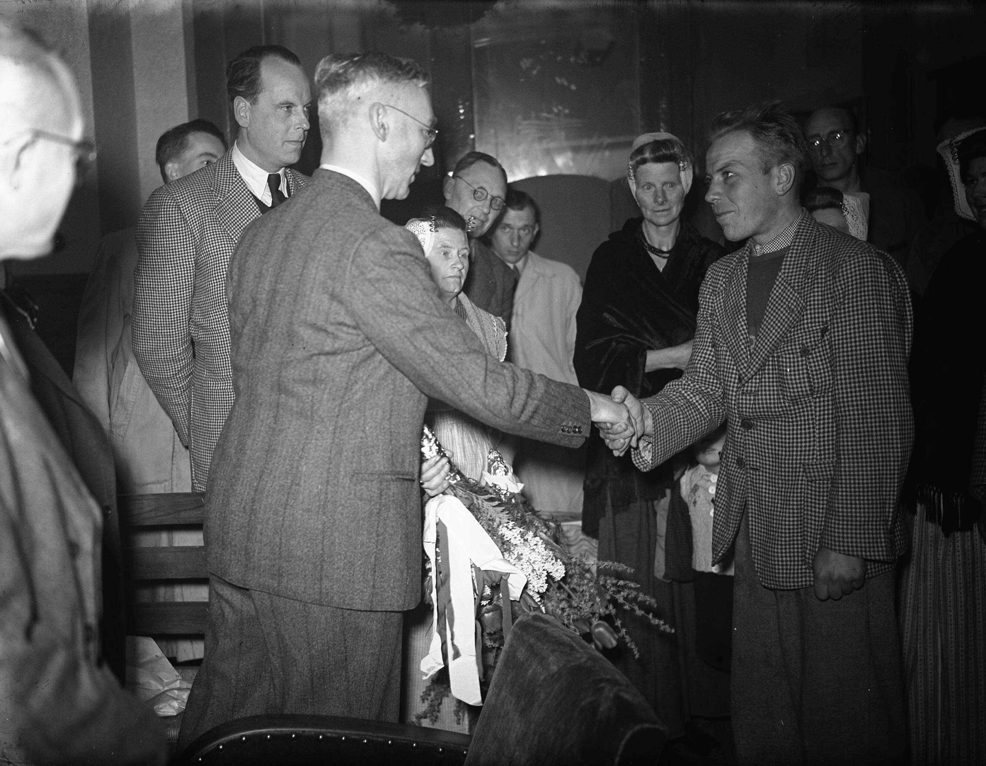 Fotocollectie Anefo — Ronde van Zeeland. 7e etappe (Eindhoven-Vlissingen). Winnaar de Belg Didden gehuldigd — Foto: Moedrik, D. / Anefo. Licentie: Set B: Rechtenvrij / Publiek Domein. Bron: Nationaal Archief. http://hdl.handle.net/10648/ad7ad91e-d0b4-102d-bcf8-003048976d84
