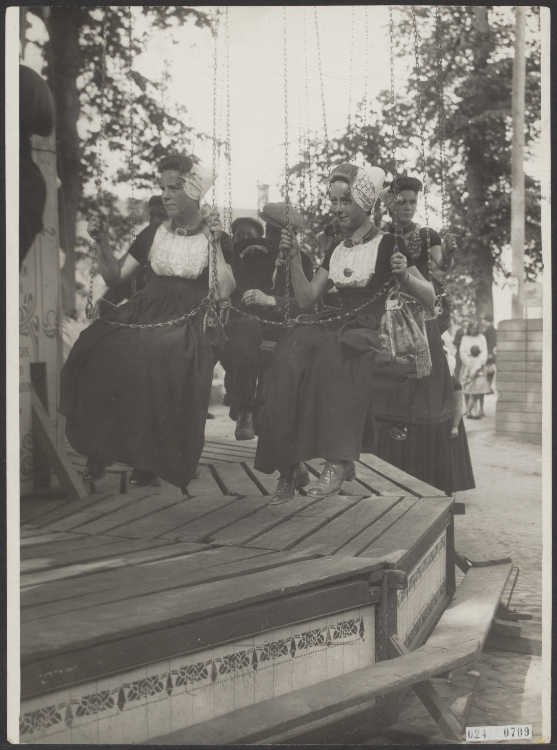 Fotocollectie Elsevier Binnenland — Pinkster Drie te Oost-Souburg — Foto: Vogt & Peets (Internationaal Illustratiebureau). Licentie: Set B: Rechtenvrij / Publiek Domein. Bron: Nationaal Archief. http://hdl.handle.net/10648/add83e4c-d0b4-102d-bcf8-003048976d84