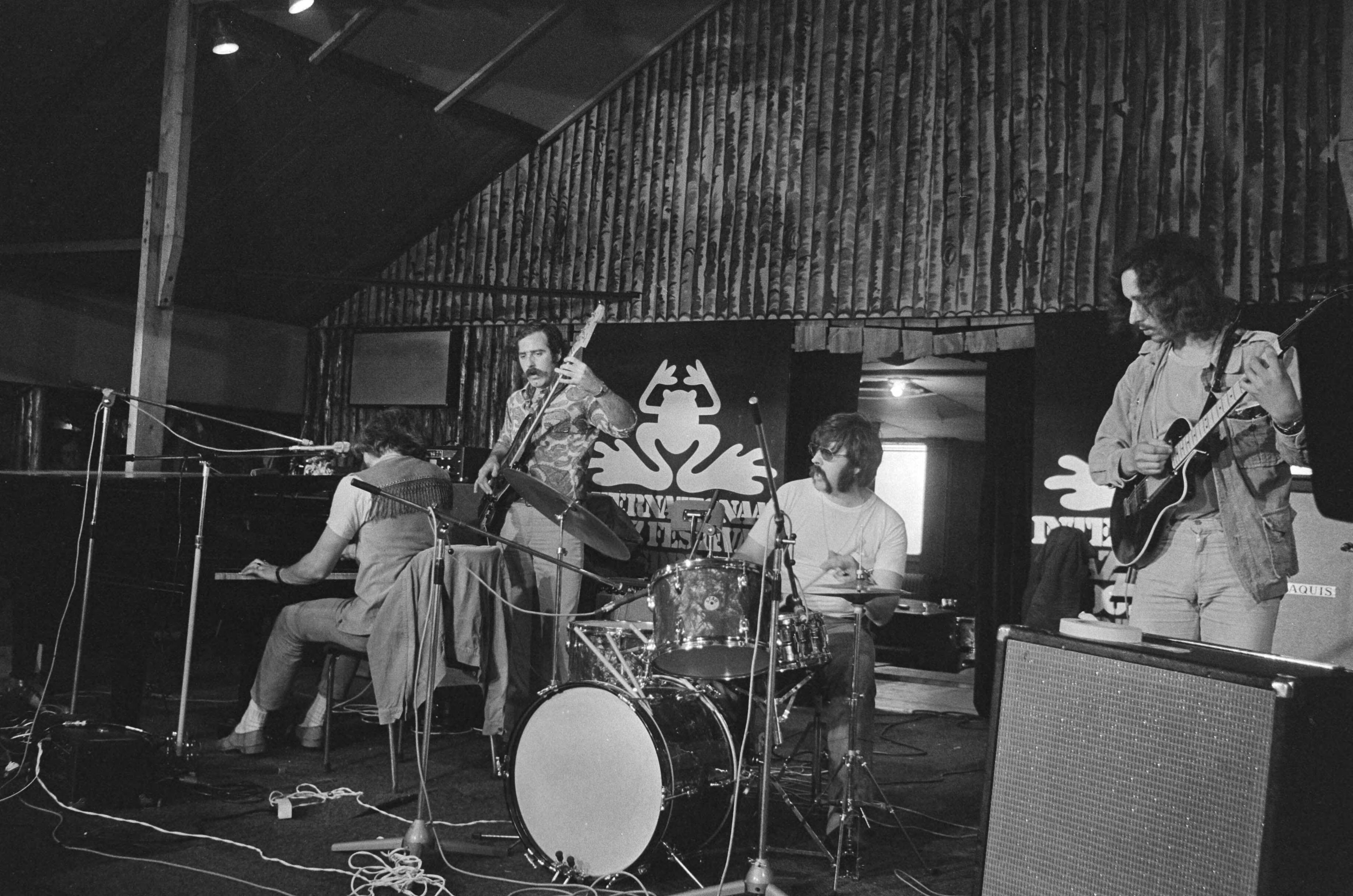 Fotocollectie Anefo — Finale Internationaal Jazz Festival Loosdrecht, winnend kwartet "Jurre Haanstra Kwartet" in actie — Foto: Punt, W. / Anefo. Licentie: Set B: Rechtenvrij / Publiek Domein. Bron: Nationaal Archief. http://hdl.handle.net/10648/abc922f6-d0b4-102d-bcf8-003048976d84