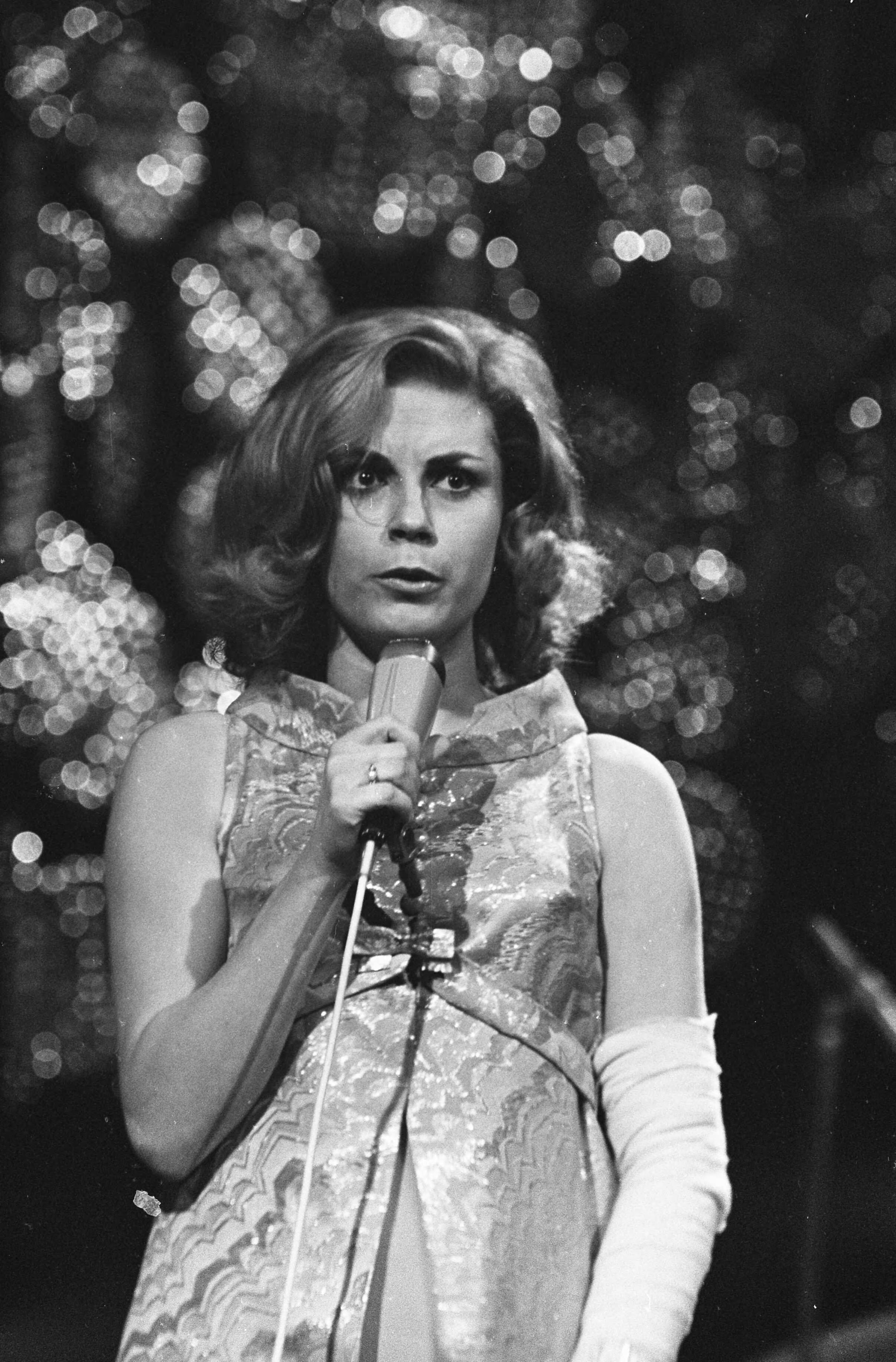 Fotocollectie Anefo — Nationale finale van het Eurovisie Songfestival in Scheveningen Conny Vink — Foto: Koch, Eric / Anefo. Licentie: Set B: Rechtenvrij / Publiek Domein. Bron: Nationaal Archief. http://hdl.handle.net/10648/ab5ffdbc-d0b4-102d-bcf8-003048976d84
