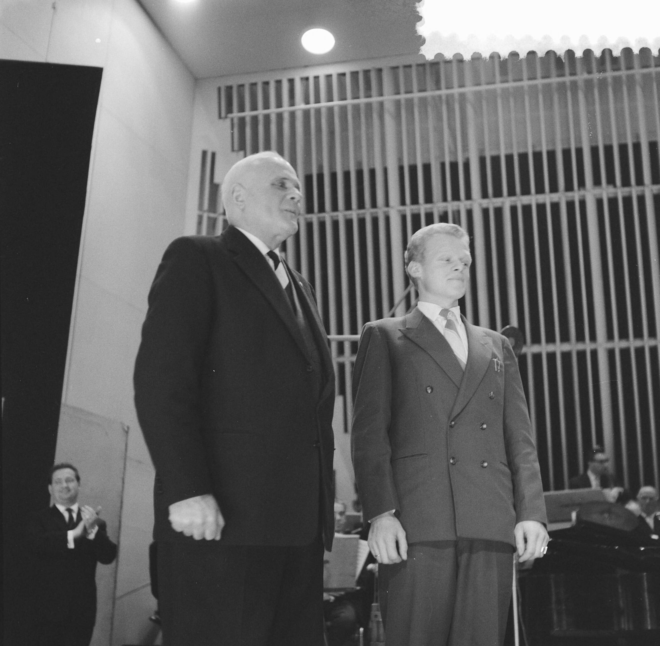 Sportman van het Jaar 1959 — Verkiezing Sportman, Sportvrouw en Sportstad van het jaar. Sportman van het jaar, wielrenner Arie van Houwelingen (r), links gangmaker Frits Wiersma — Foto: Lindeboom, Henk / Anefo. Licentie: Set B: Rechtenvrij / Publiek Domein. Bron: Nationaal Archief. http://hdl.handle.net/10648/a9a4df2e-d0b4-102d-bcf8-003048976d84