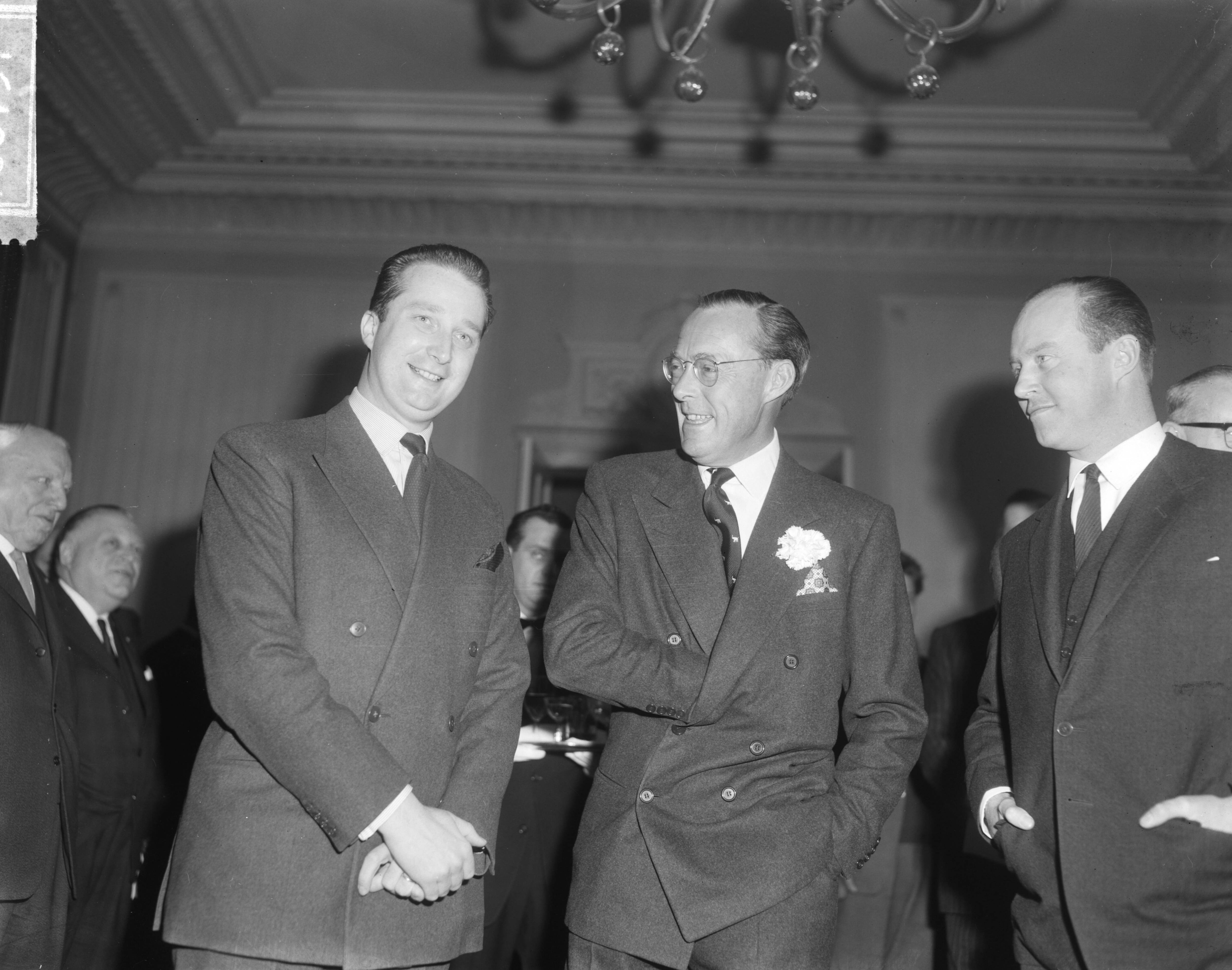 Fotocollectie Anefo — Drie Benelux prinsen op een lunchbijeenkomst in het Kurhaus te Scheveningen, v.l.n.r. prins Albert van België, prins Bernhard en prins Charles van Luxembourg — Foto: Bilsen, Joop van / Anefo. Licentie: Set B: Rechtenvrij / Publiek Domein. Bron: Nationaal Archief. http://hdl.handle.net/10648/aa5abf2e-d0b4-102d-bcf8-003048976d84