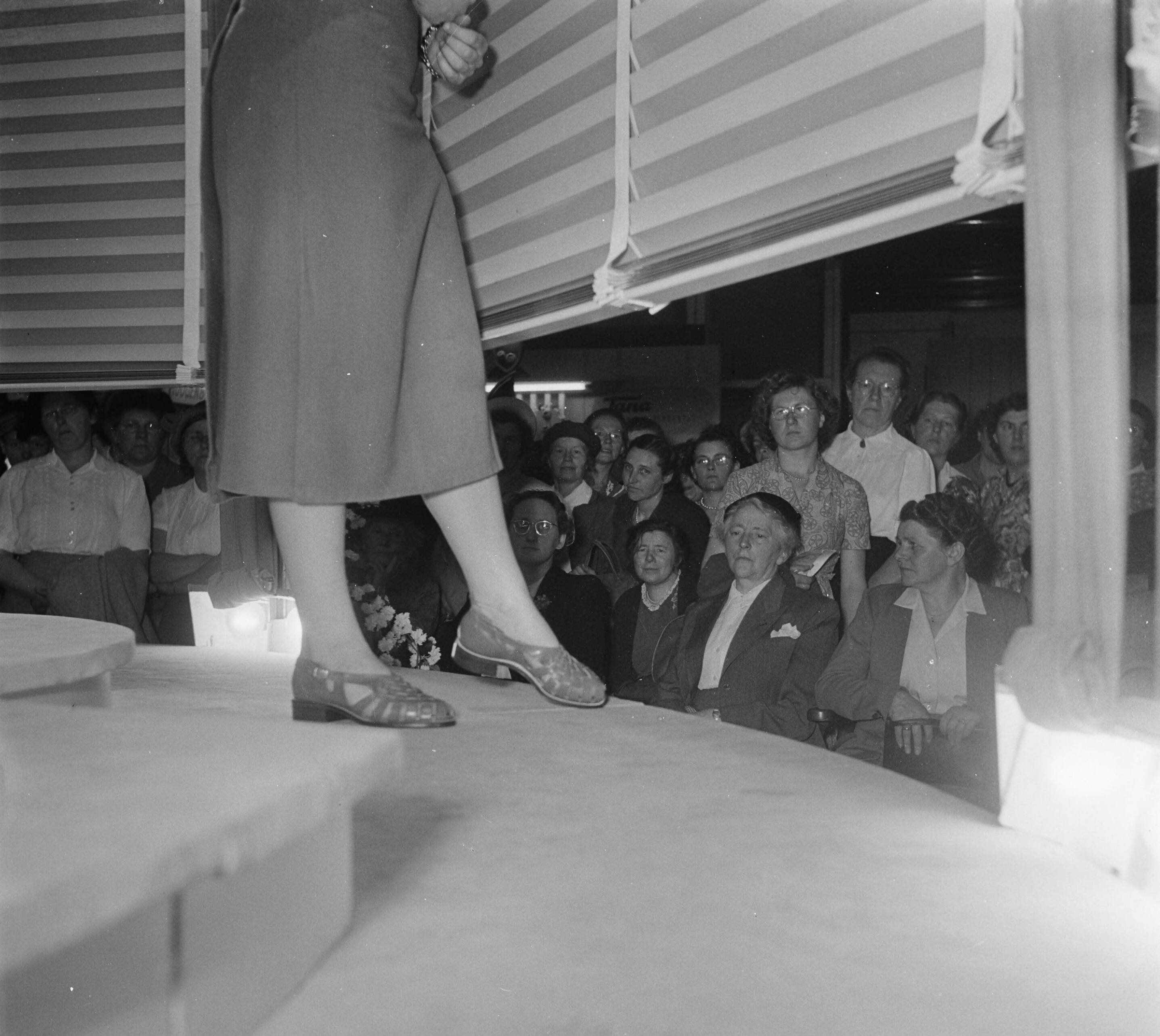 Landbouwtentoonstelling Utrecht (1952) — Landbouwtentoonstelling Utrecht. Demonstratie Hoogenbosch — Foto: Noske, J.D. / Anefo. Licentie: Set B: Rechtenvrij / Publiek Domein. Bron: Nationaal Archief. http://hdl.handle.net/10648/a8f91504-d0b4-102d-bcf8-003048976d84