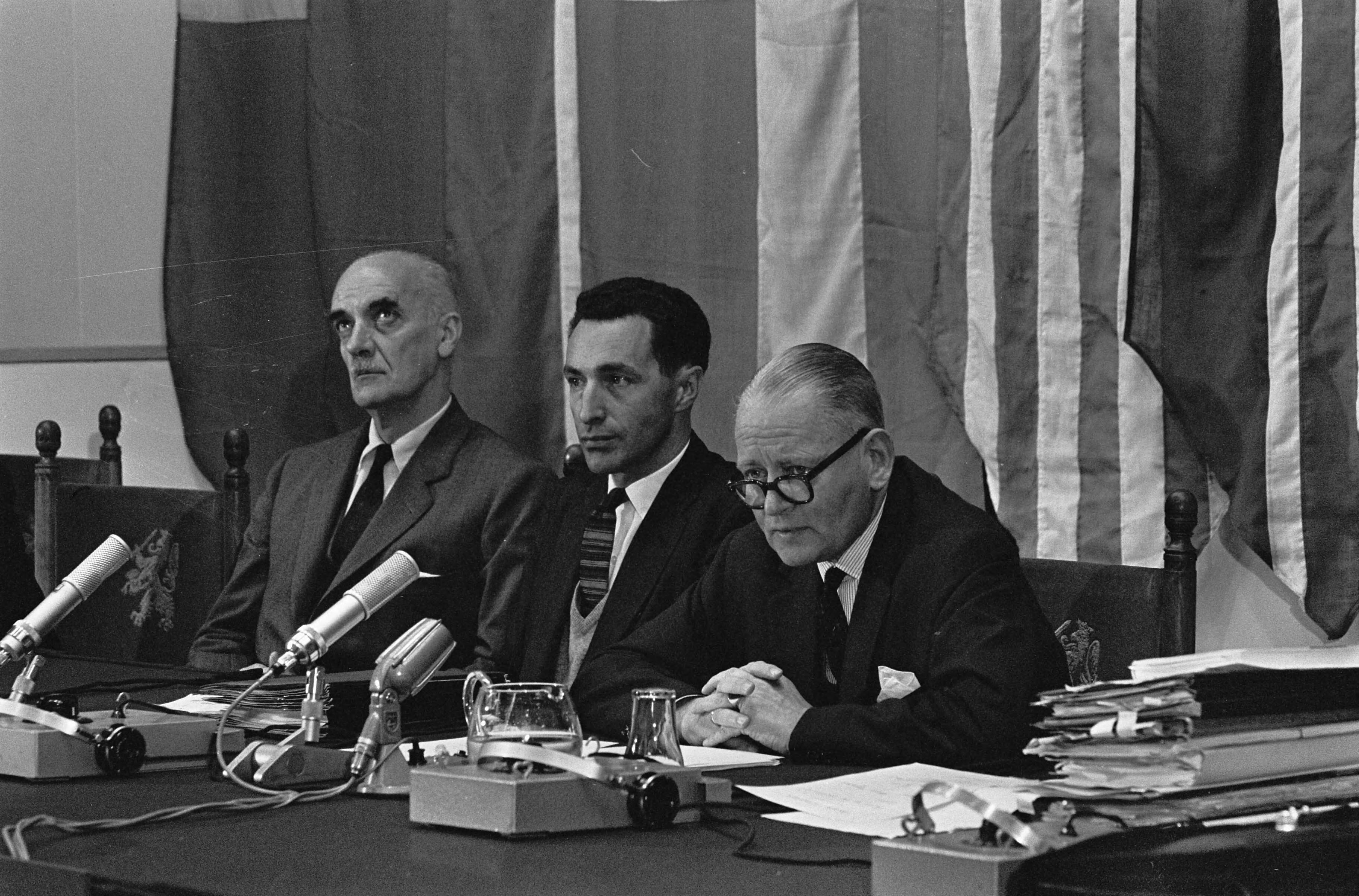 Fotocollectie Anefo — De NAVO Conferentie in Den Haag , secretaris generaal D. U. Stikker een persconferentie gehouden / — Foto: Koch, Eric / Anefo. Licentie: Set B: Rechtenvrij / Publiek Domein. Bron: Nationaal Archief. http://hdl.handle.net/10648/aa68be6c-d0b4-102d-bcf8-003048976d84