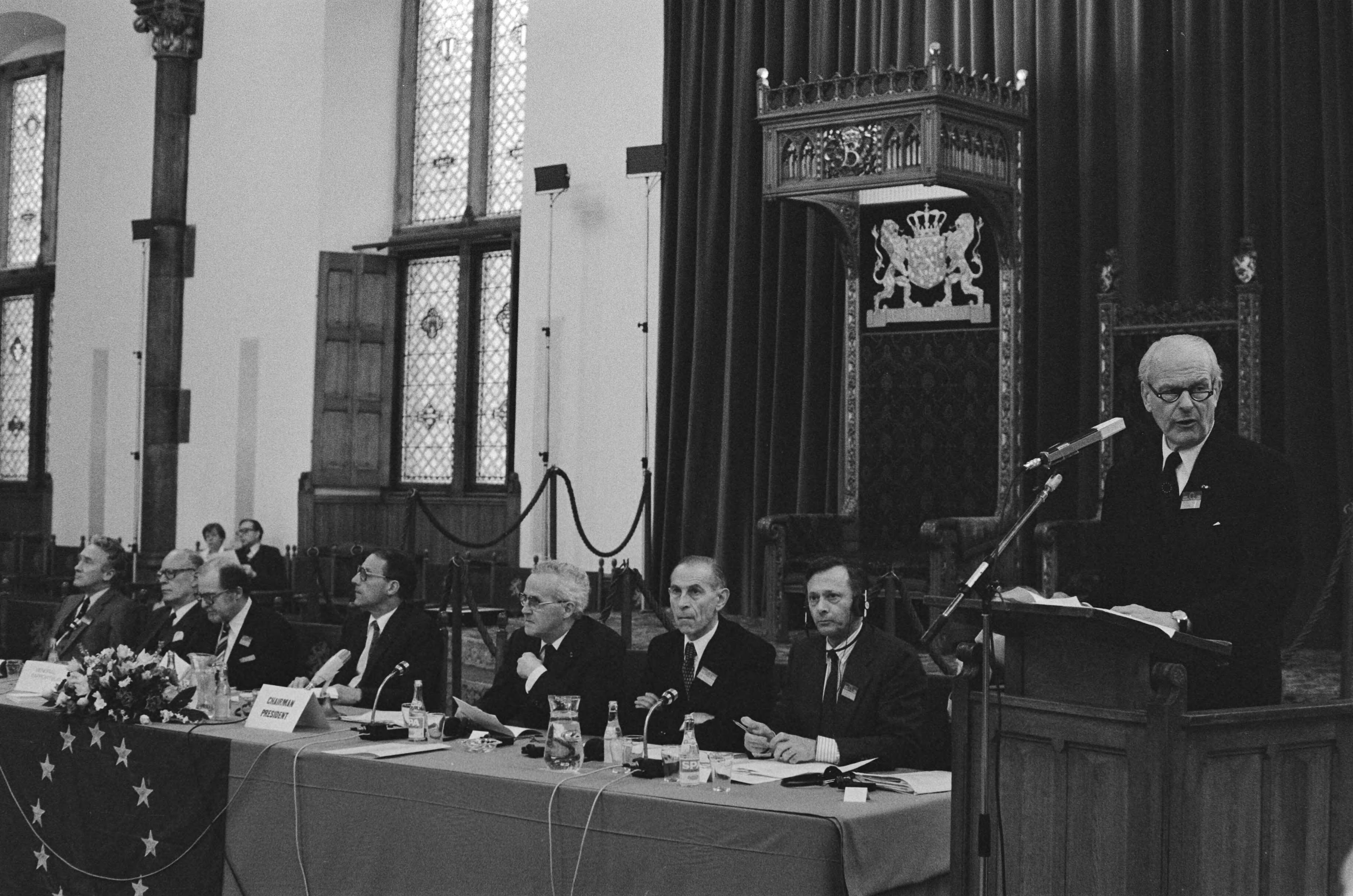 Fotocollectie Anefo — Raad van Europa hield in Den Haag 6e openbare hoorzitting met als onderwerp "Innovatie, mededinging en politieke besluitvorming" — Foto: Dijk, Hans van / Anefo. Licentie: Set B: Rechtenvrij / Publiek Domein. Bron: Nationaal Archief. http://hdl.handle.net/10648/acf7e036-d0b4-102d-bcf8-003048976d84