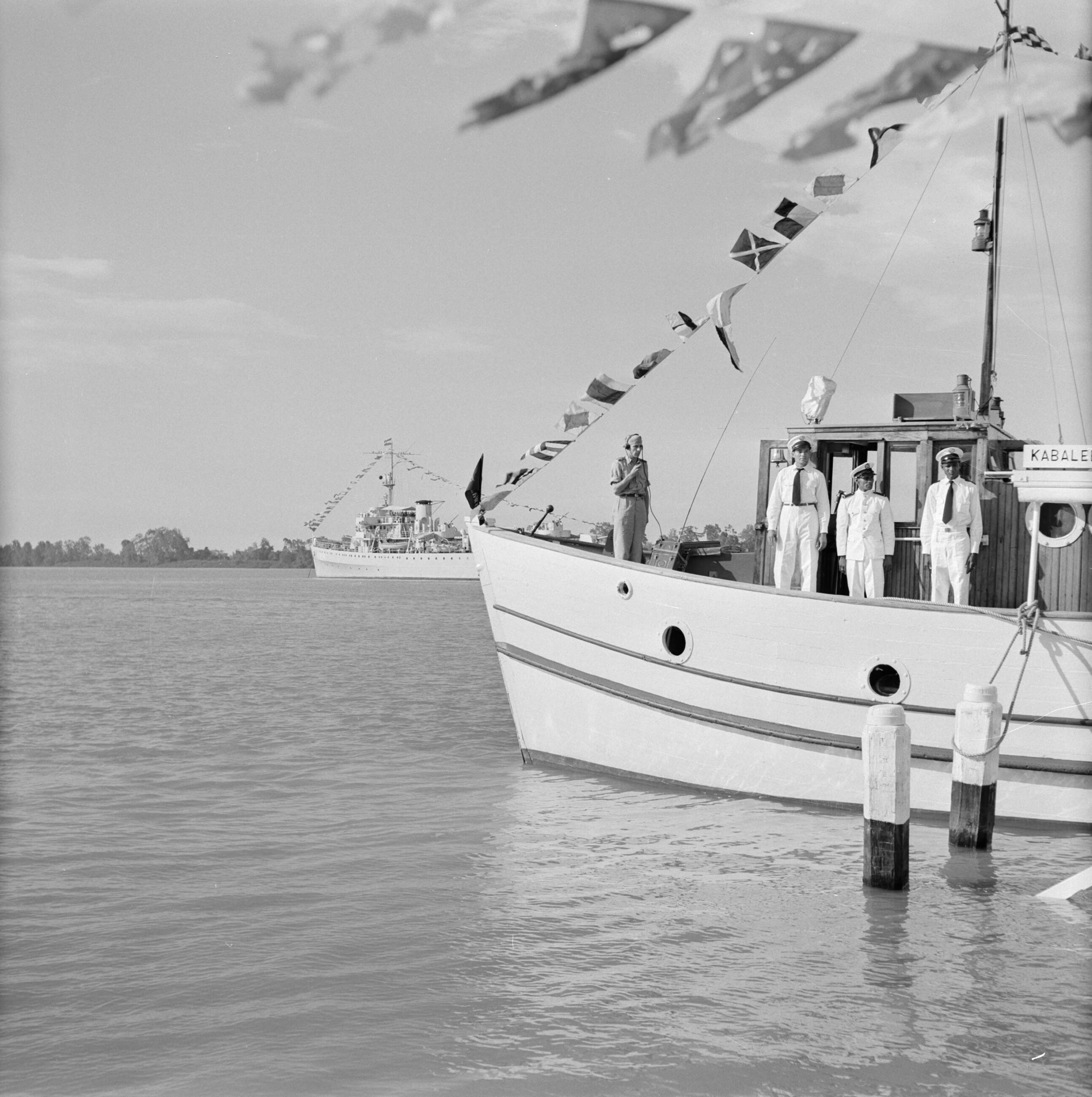 Nederlandse Antillen en Suriname ten tijde van het koninklijk bezoek van koningin Juliana en prins Bernhard in 1955 — De Kabalebo bij Domburg — Foto: Poll, Willem van de. Licentie: Set B: Rechtenvrij / Publiek Domein. Bron: Nationaal Archief. http://hdl.handle.net/10648/aeb25c80-d0b4-102d-bcf8-003048976d84