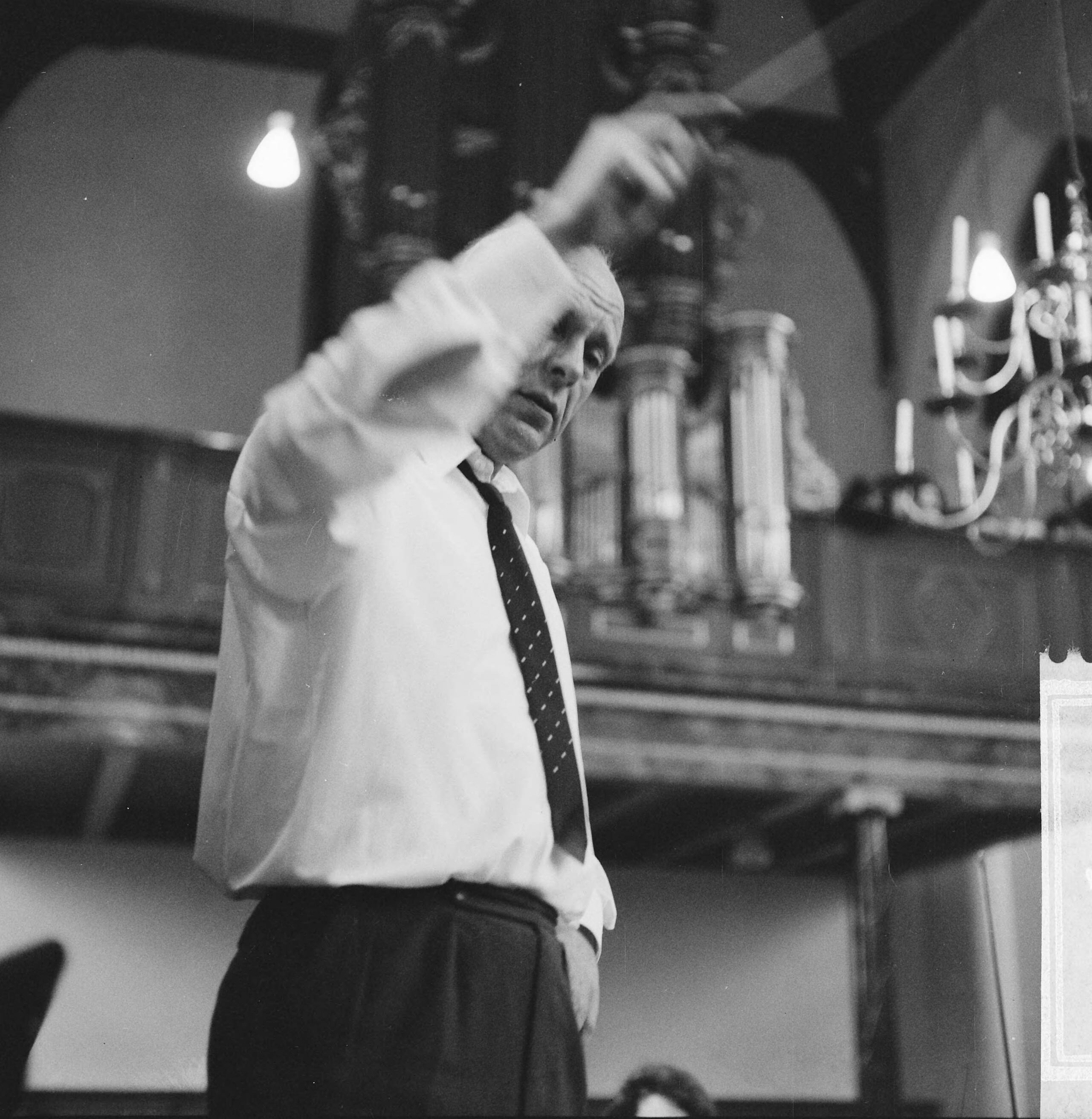 Fotocollectie Anefo — Nederlands Studenten Orkest in Bergen, Noord-Holland — Foto: Kroon, Ron / Anefo. Licentie: Set B: Rechtenvrij / Publiek Domein. Bron: Nationaal Archief. http://hdl.handle.net/10648/aad50b12-d0b4-102d-bcf8-003048976d84