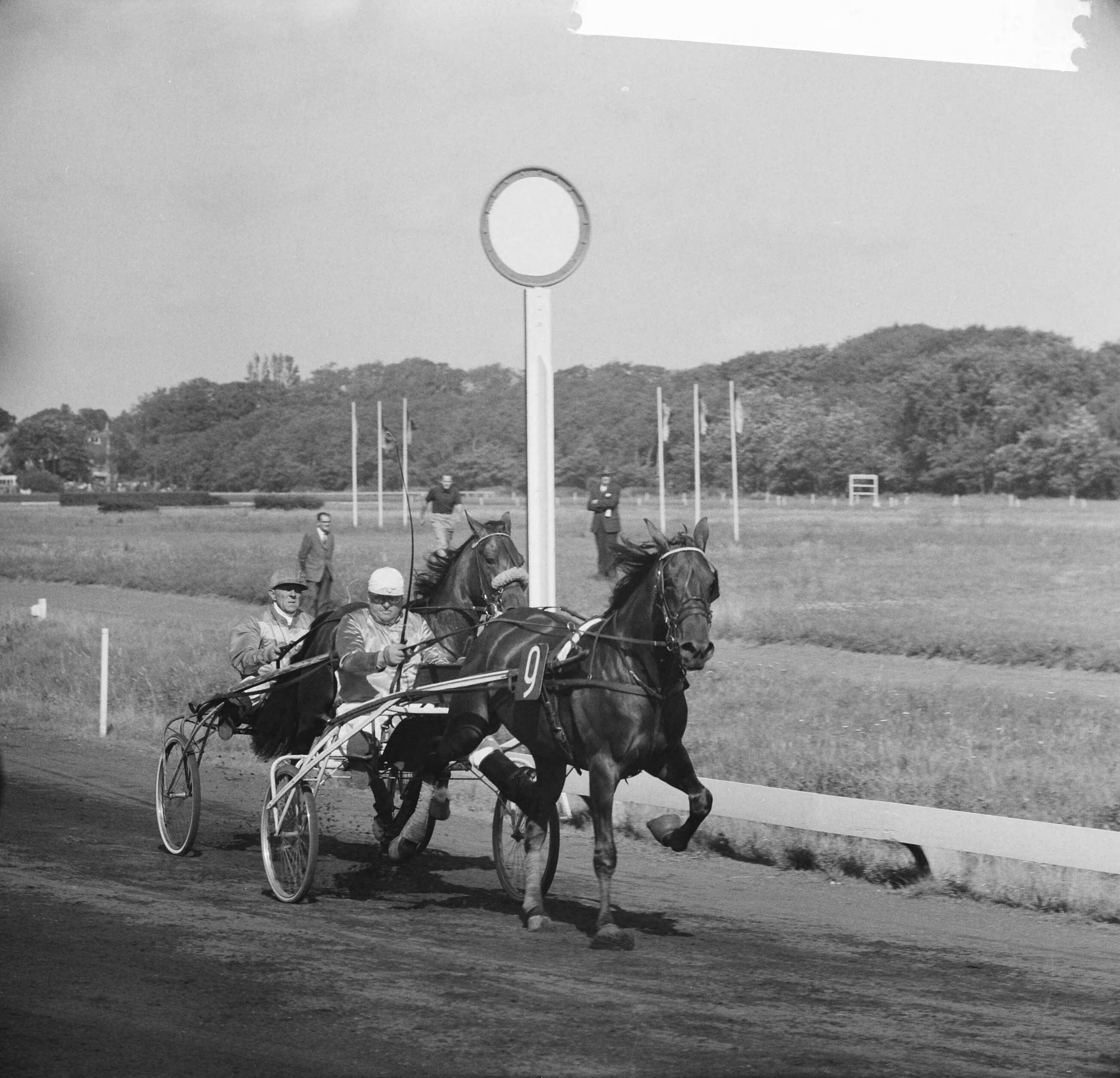 Fotocollectie Anefo — Derby op Duindigt Axkit Hollandia met W.H. Geersen — Foto: Nijs, Jac. de / Anefo. Licentie: Set B: Rechtenvrij / Publiek Domein. Bron: Nationaal Archief. http://hdl.handle.net/10648/aa1254be-d0b4-102d-bcf8-003048976d84