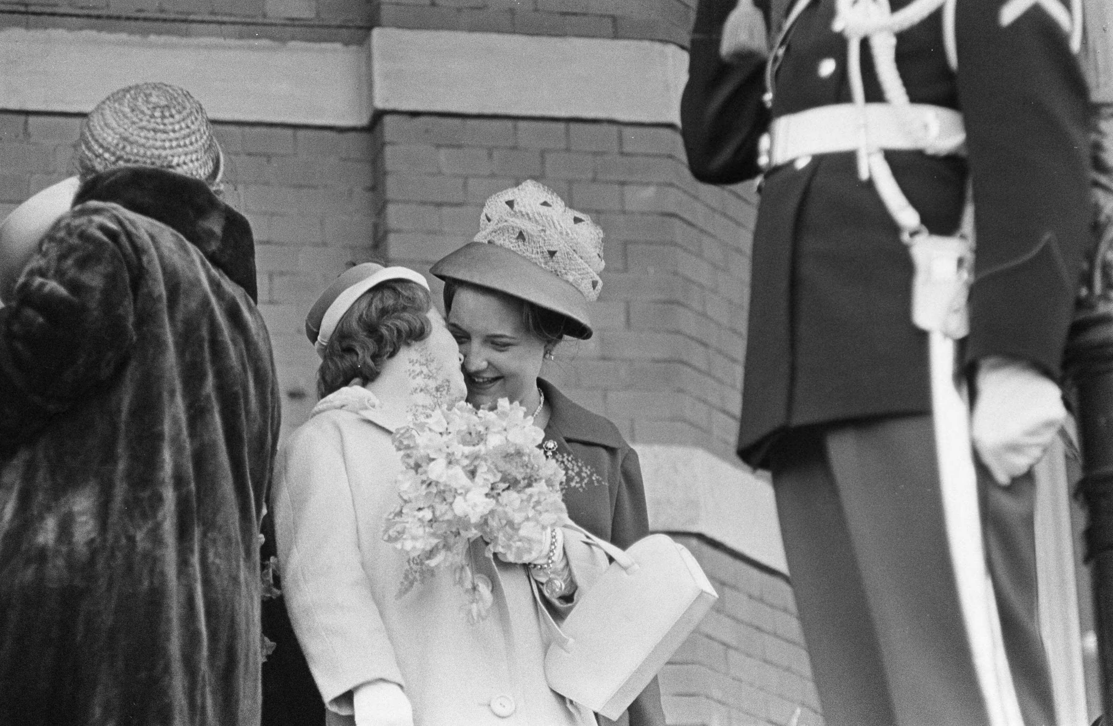 Koninklijk bezoek aan Zuid-Holland (1962) — Koninklijk bezoek aan Den Haag — Foto: Koch, Eric / Anefo. Licentie: Set B: Rechtenvrij / Publiek Domein. Bron: Nationaal Archief. http://hdl.handle.net/10648/aa07d250-d0b4-102d-bcf8-003048976d84