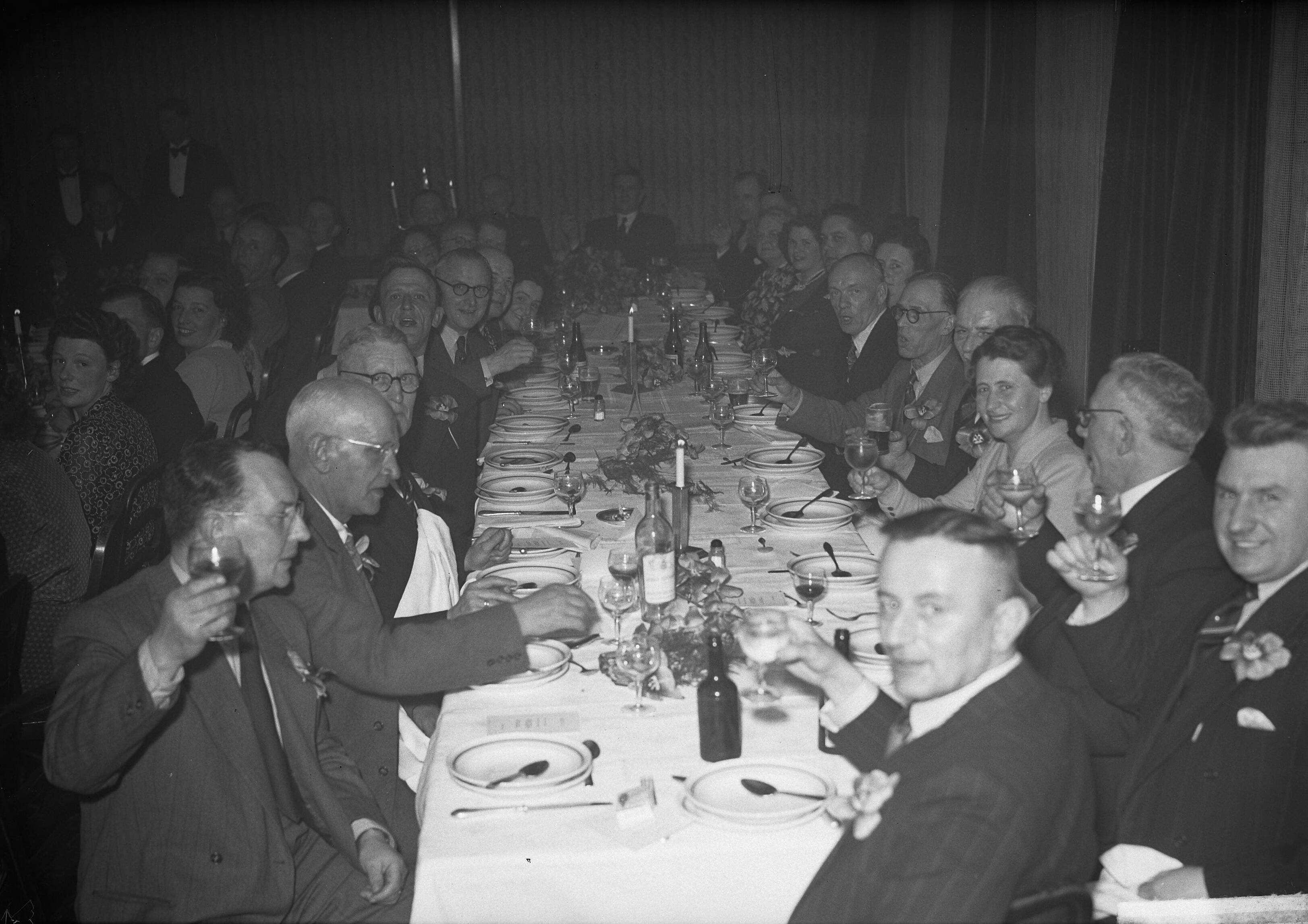Fotocollectie Anefo — R.K. Winkeliersbond congres Haarlem — Foto: Oorschot, […] van / Anefo. Licentie: Set B: Rechtenvrij / Publiek Domein. Bron: Nationaal Archief. http://hdl.handle.net/10648/a8c7cbfc-d0b4-102d-bcf8-003048976d84