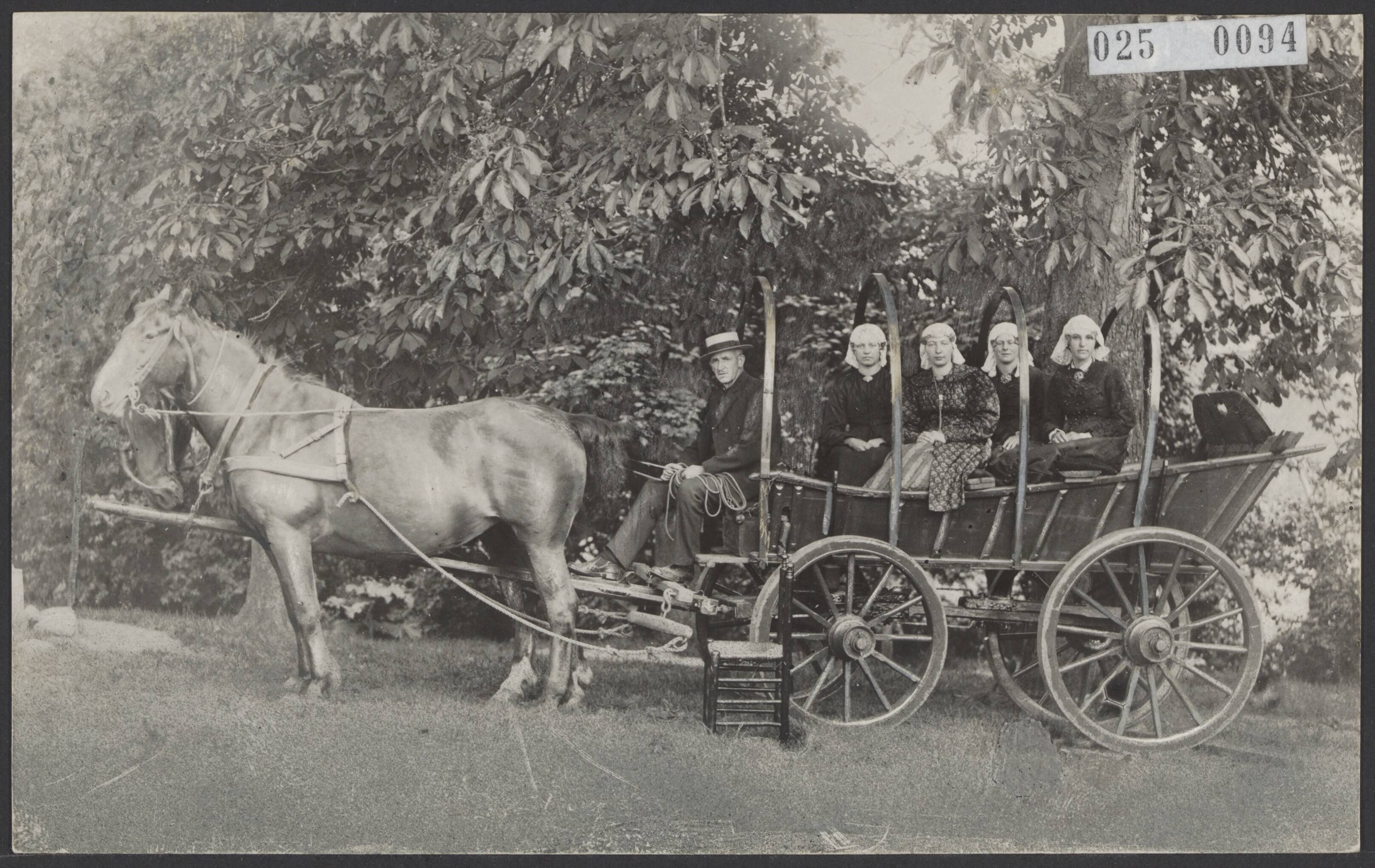 Fotocollectie Elsevier Binnenland — Groningse boerenwagen uit Westerwolde — Foto: Onbekend / Publiek Domein of Rechtenvrij. Licentie: Set B: Rechtenvrij / Publiek Domein. Bron: Nationaal Archief. http://hdl.handle.net/10648/add98766-d0b4-102d-bcf8-003048976d84