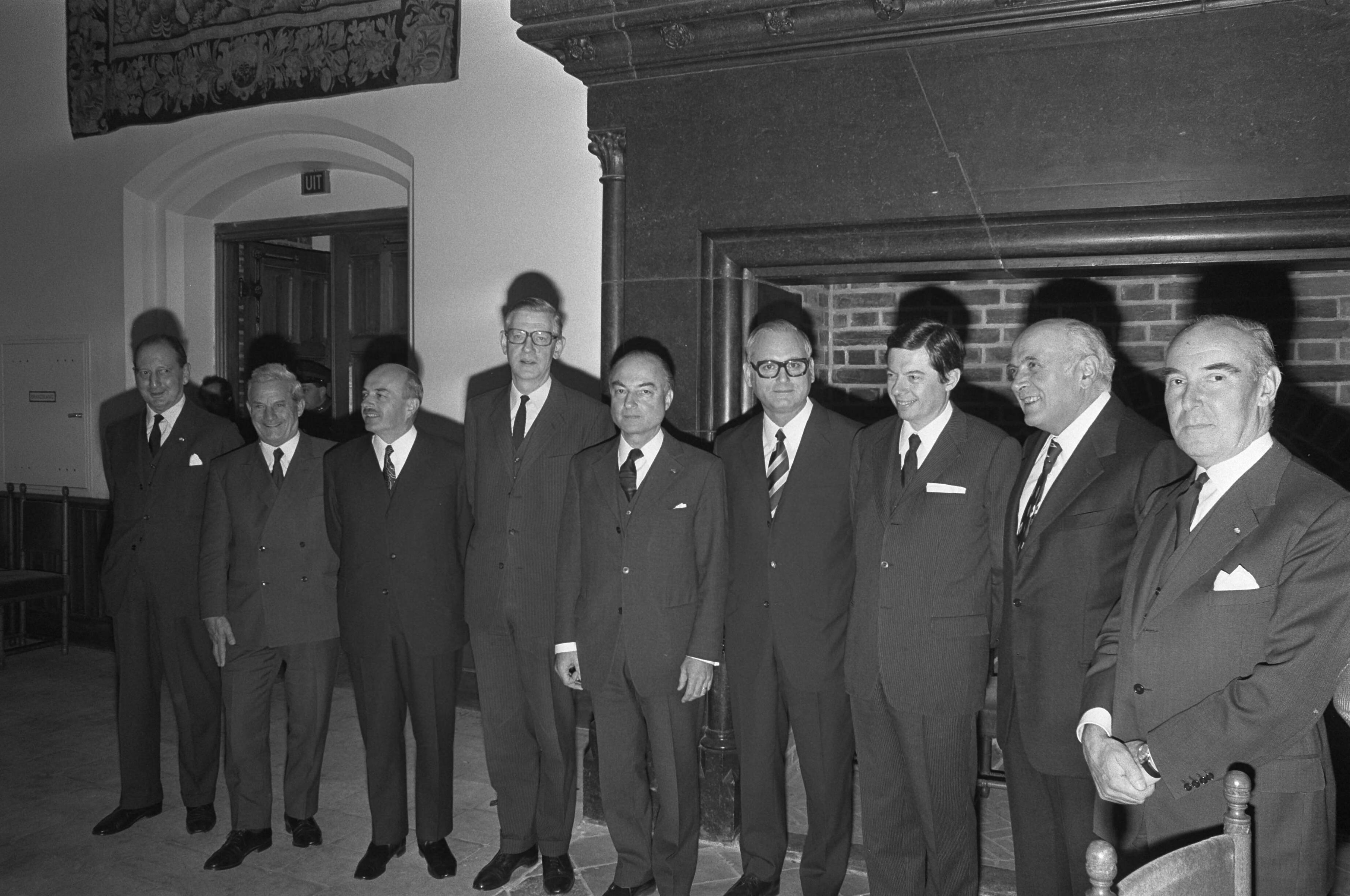 Fotocollectie Anefo — Milieucongres over de Rijn in de Ridderzaal te Den Haag — Foto: Peters, Hans / Anefo. Licentie: Set B: Rechtenvrij / Publiek Domein. Bron: Nationaal Archief. http://hdl.handle.net/10648/abfaa48e-d0b4-102d-bcf8-003048976d84