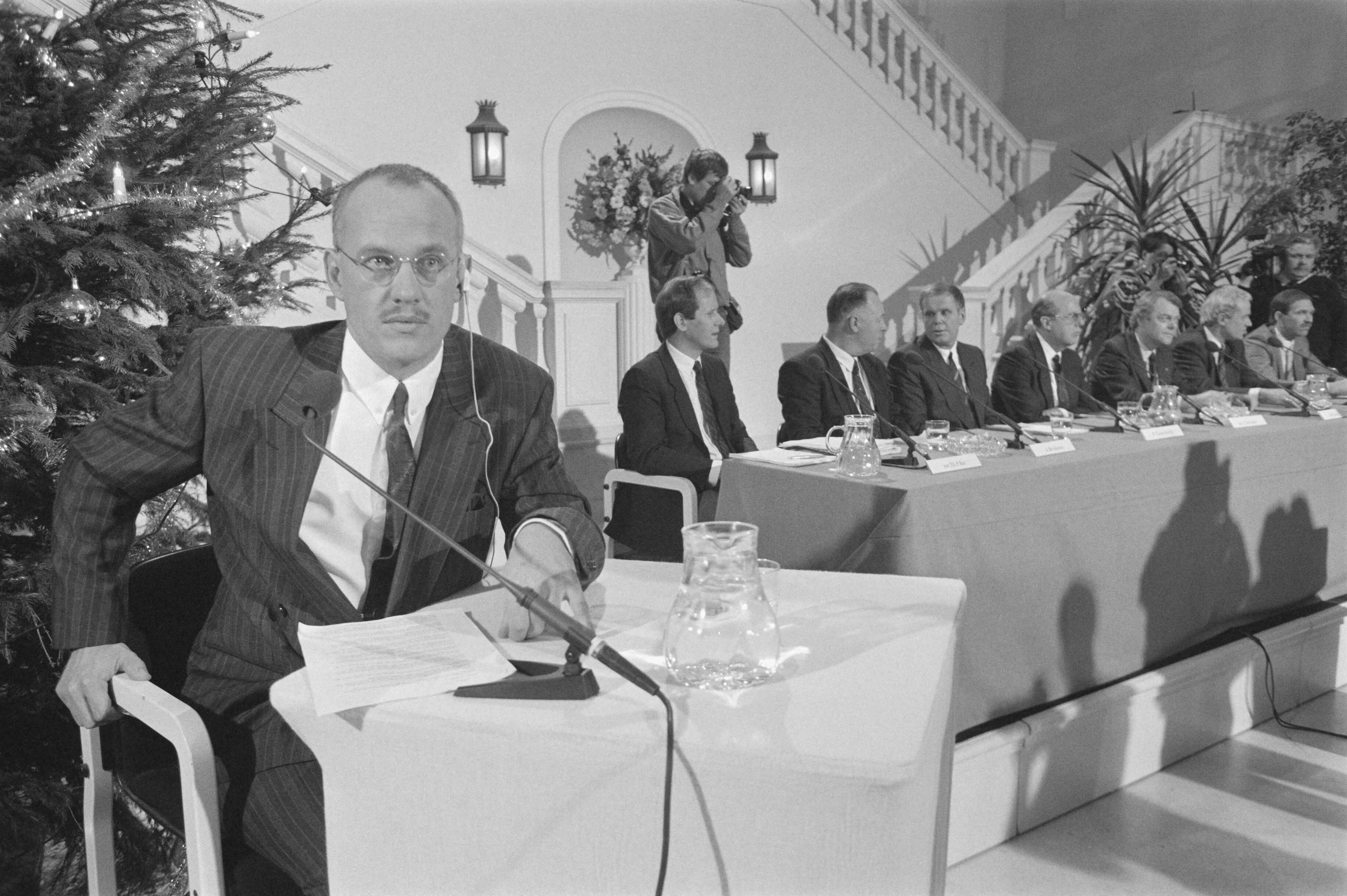 Fotocollectie Anefo — Persconferentie i.v.m. ontvoering van Gerrit Jan Heijn in het gemeentehuis van Bloemendaal met tv-programma "Opsporing Verzocht" — Foto: Croes, Rob C. / Anefo. Licentie: Set B: Rechtenvrij / Publiek Domein. Bron: Nationaal Archief. http://hdl.handle.net/10648/ad673ab2-d0b4-102d-bcf8-003048976d84