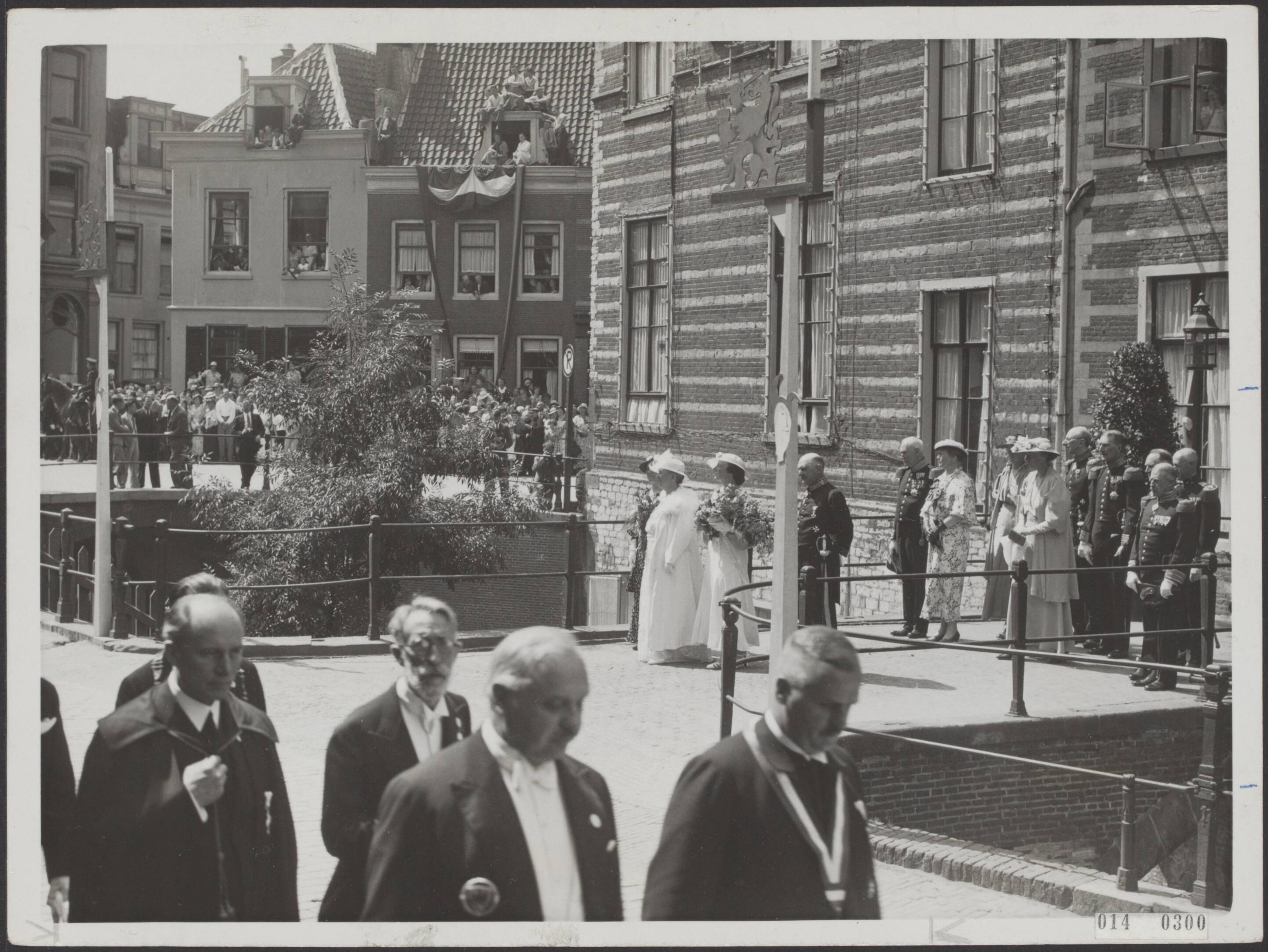 Fotocollectie Elsevier Binnenland — 300 jarig bestaan — Foto: N.V. Polygoon. Licentie: Set B: Rechtenvrij / Publiek Domein. Bron: Nationaal Archief. http://hdl.handle.net/10648/adb03488-d0b4-102d-bcf8-003048976d84