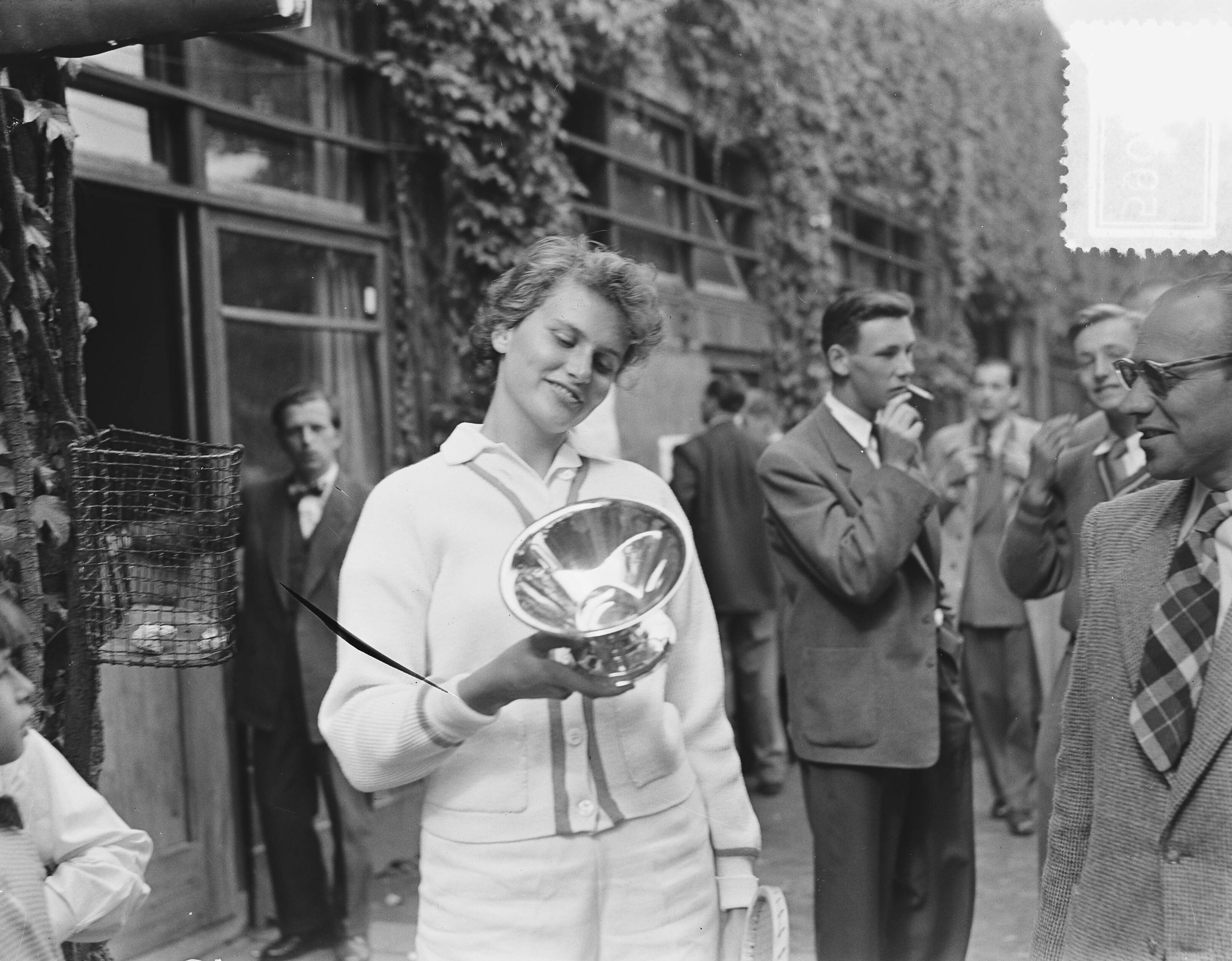 Tenniskampioenschappen Scheveningen — Tenniskampioenschappen Scheveningen. Fenny ten Bosch won drie tennistitels — Foto: Bilsen, Joop van / Anefo. Licentie: Set B: Rechtenvrij / Publiek Domein. Bron: Nationaal Archief. http://hdl.handle.net/10648/a91195de-d0b4-102d-bcf8-003048976d84