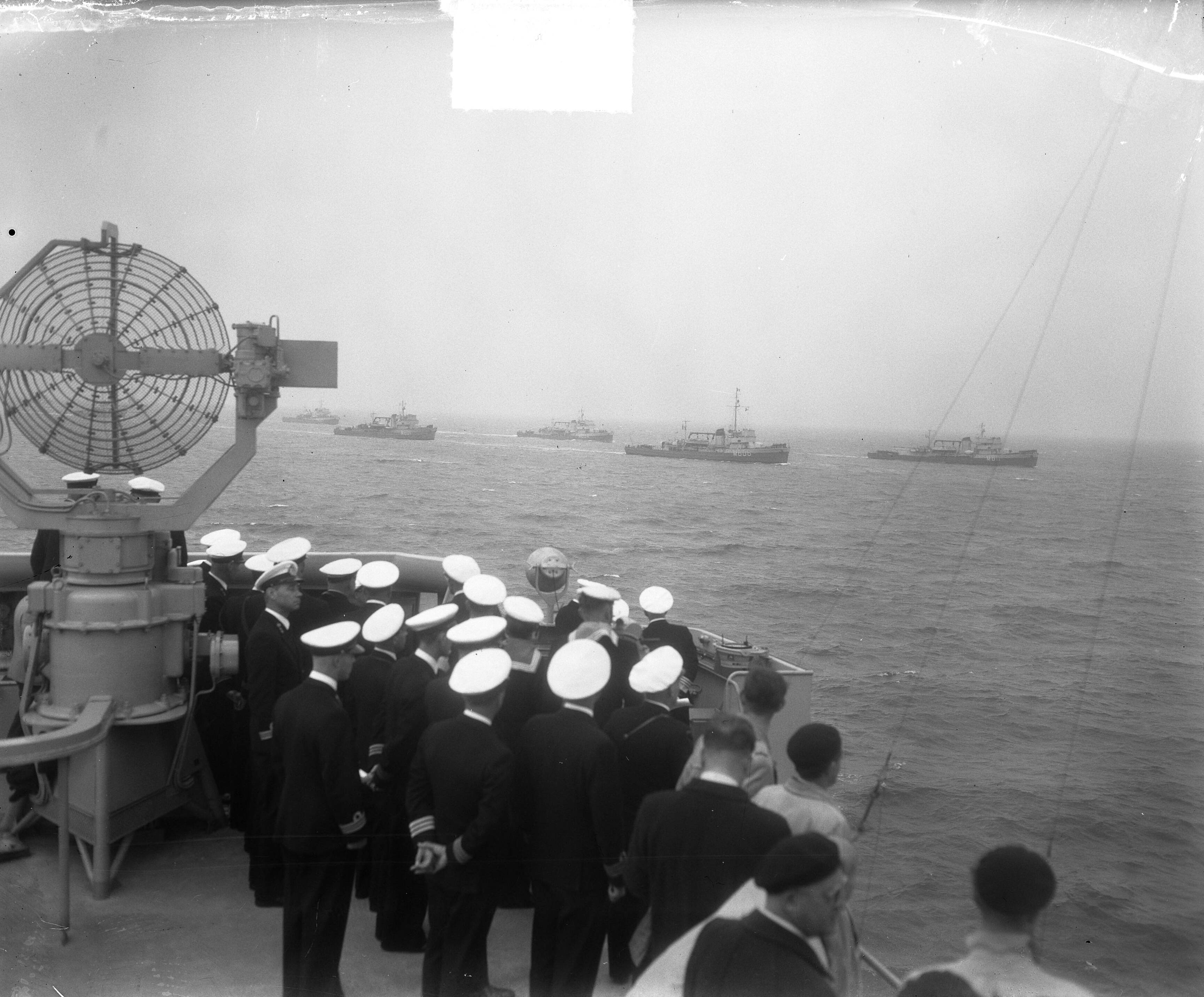 Vlootoefening "Factotum". Vlootschouw mijnenvegers voor Scheveningen — Vlootoefening "Factotum". Vlootschouw mijnenvegers voor Scheveningen. — Foto: Duinen, H. van / Anefo. Licentie: Set B: Rechtenvrij / Publiek Domein. Bron: Nationaal Archief. http://hdl.handle.net/10648/a8ecc376-d0b4-102d-bcf8-003048976d84