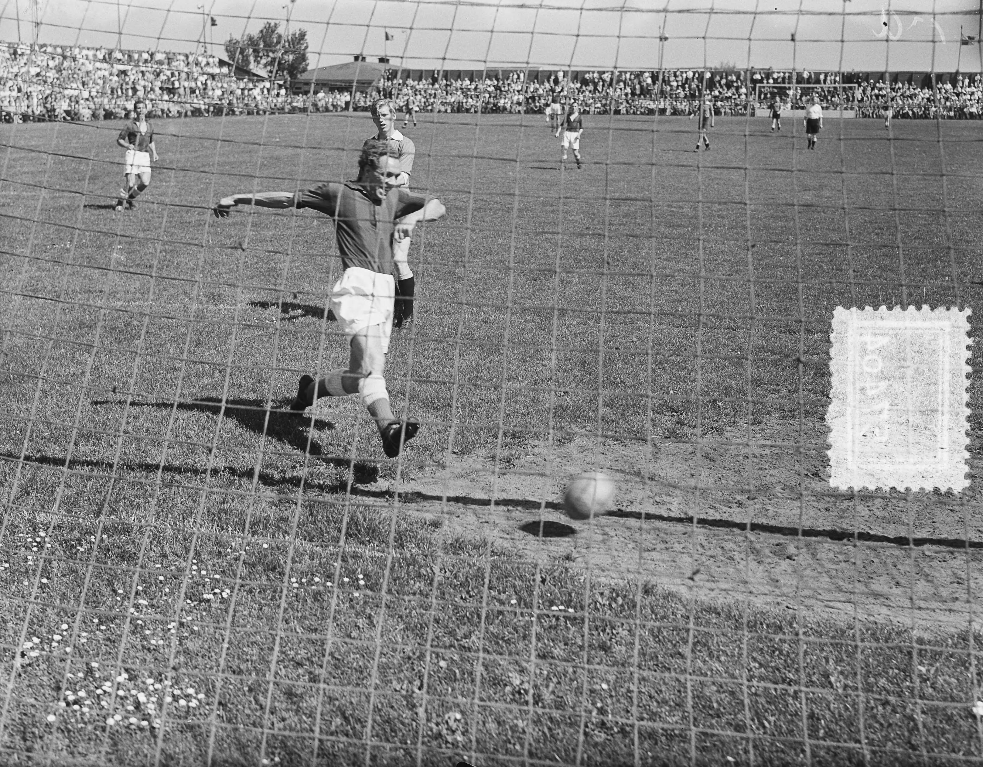Fotocollectie Anefo — Voetbal. RCH tegen Sneek 3-3. Spelmoment — Foto: Duinen, H. van / Anefo. Licentie: Set B: Rechtenvrij / Publiek Domein. Bron: Nationaal Archief. http://hdl.handle.net/10648/a90c8602-d0b4-102d-bcf8-003048976d84