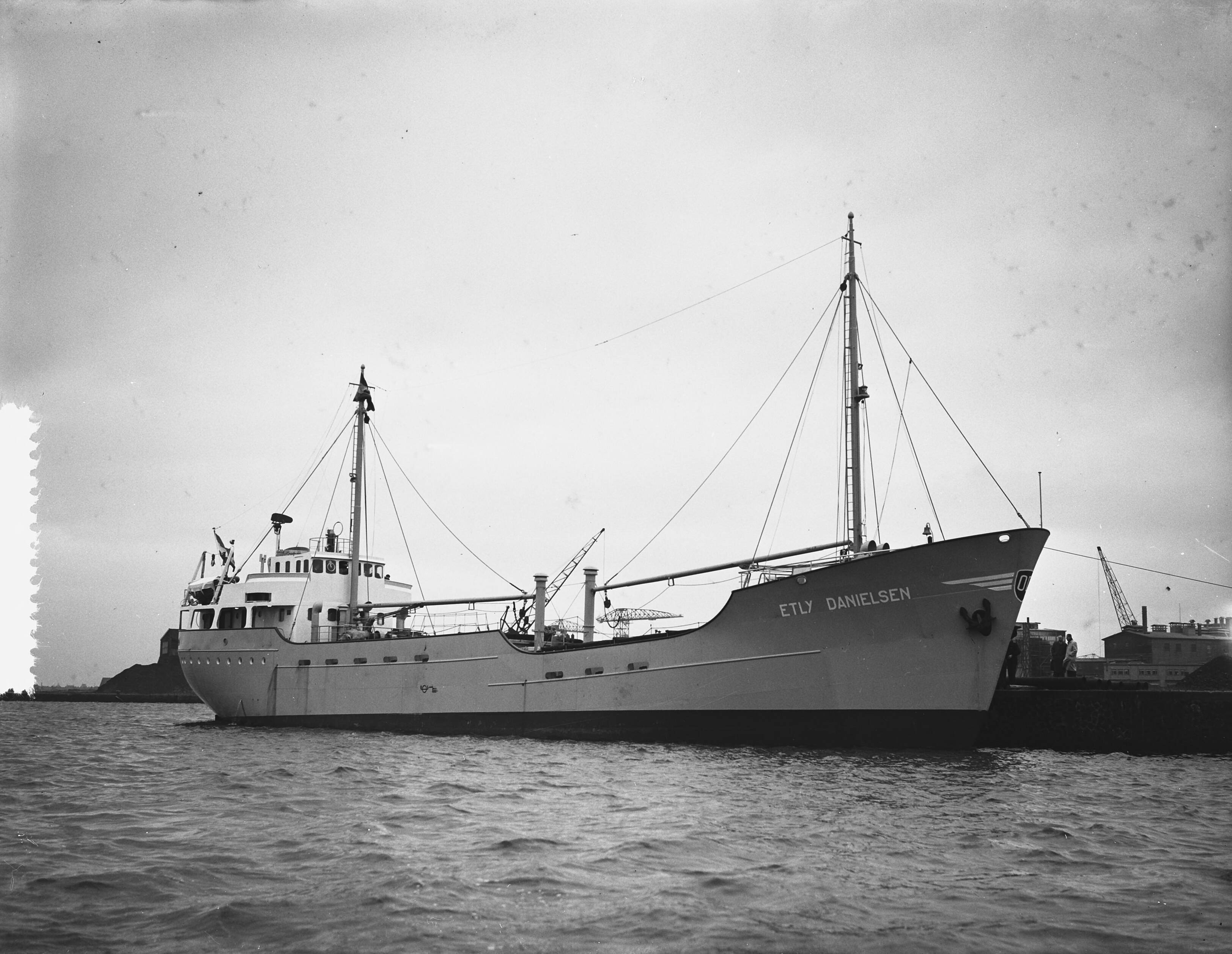 Proefvaart m.s. "Etly Danielsen" gebouwd bij de NV Zaanlandse Scheepsbouw Mij. te Zaandam — Foto: Bilsen, Joop van / Anefo. — Licentie: Set B: Rechtenvrij / Publiek Domein. Bron: Nationaal Archief. http://hdl.handle.net/10648/a94017d8-d0b4-102d-bcf8-003048976d84