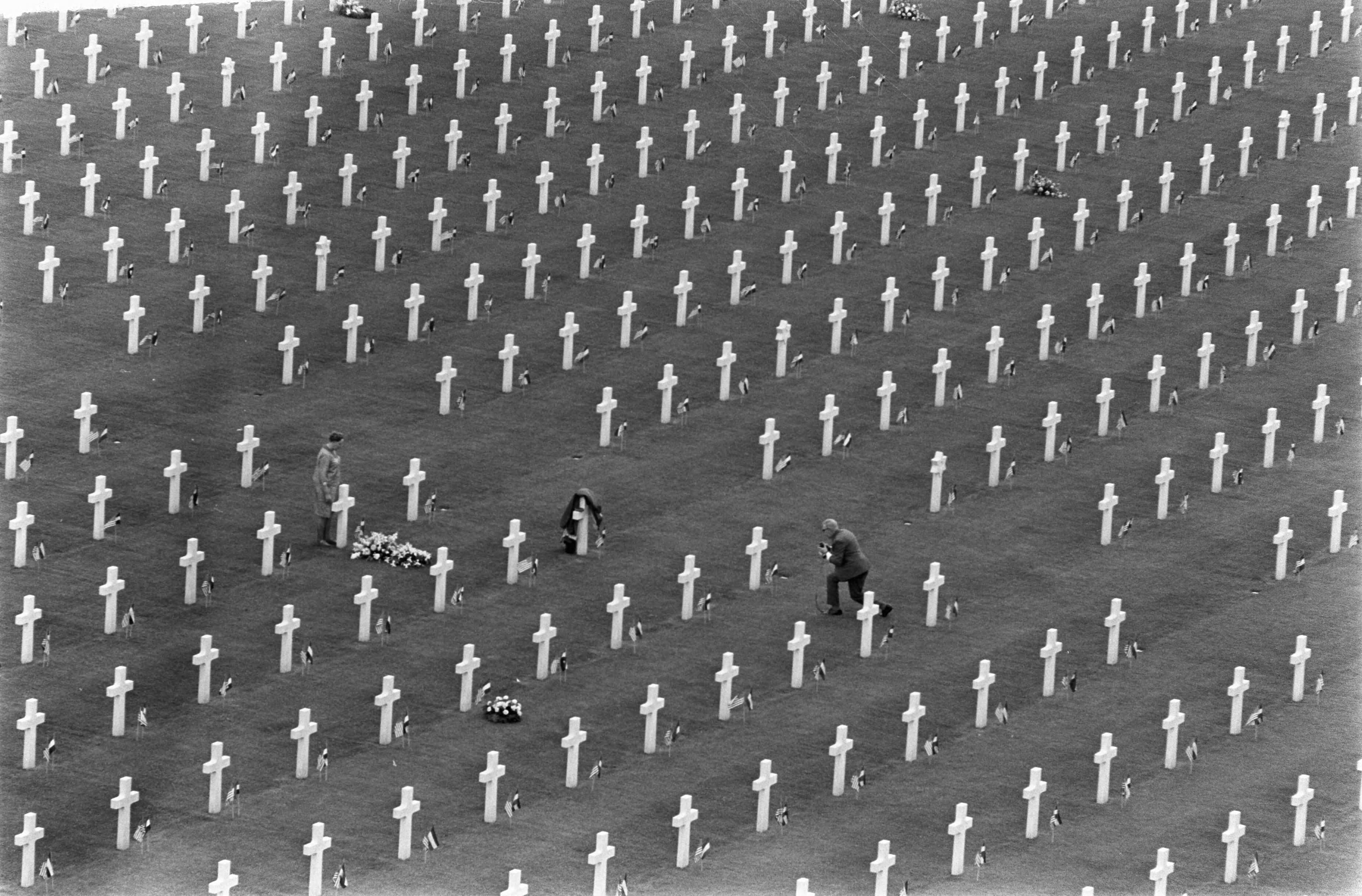 Fotocollectie Anefo — Memorial Day op Margratens erebegraafplaats de begraafplaats — Foto: Koch, Eric / Anefo. Licentie: Set B: Rechtenvrij / Publiek Domein. Bron: Nationaal Archief. http://hdl.handle.net/10648/ab6c1002-d0b4-102d-bcf8-003048976d84