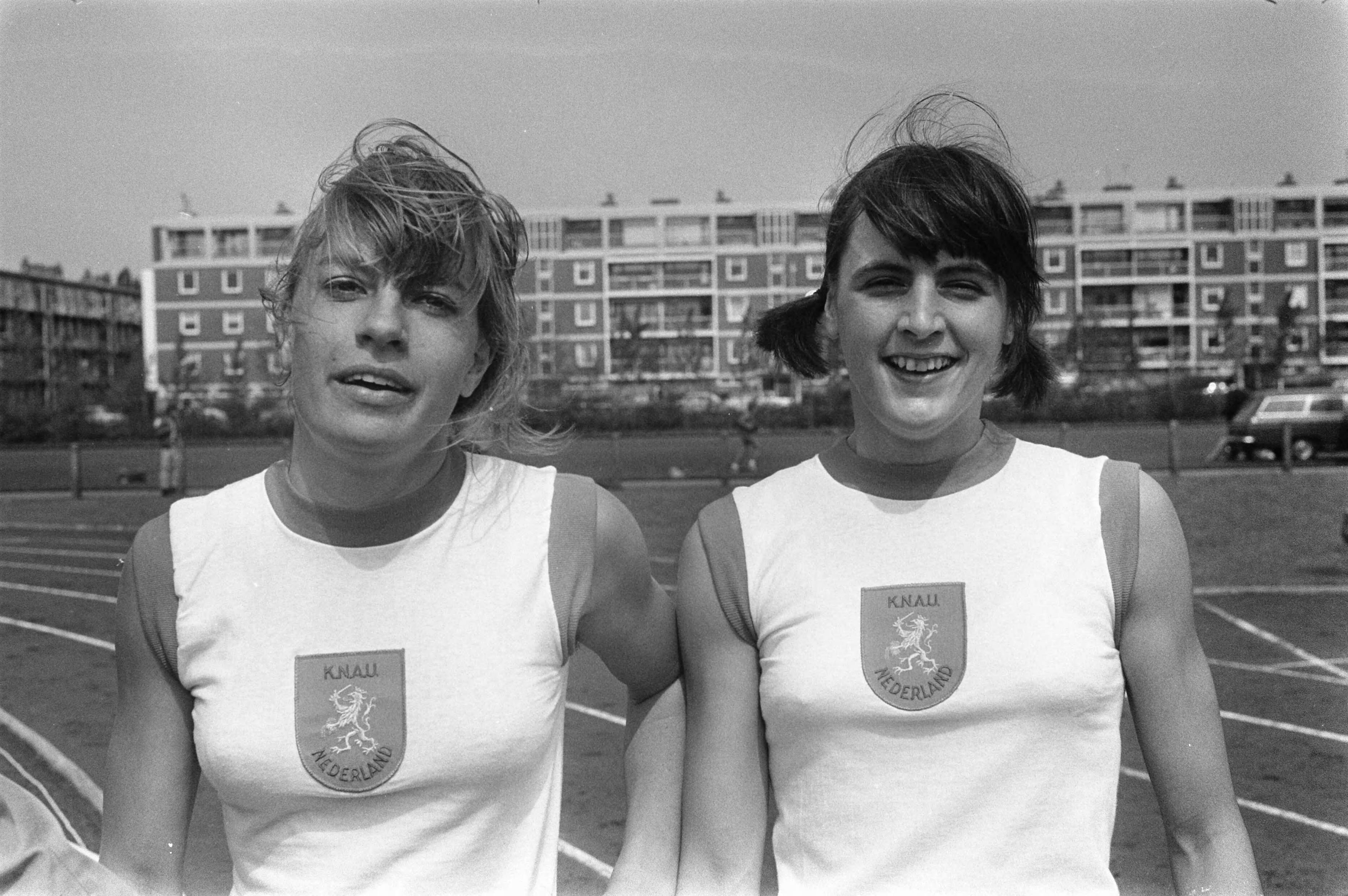 Fotocollectie Anefo — Dames atletiek Nederland tegen Engeland in Den Haag ; links Mieke Sterk , rechts Miep van Beek, koppen, nr. 7: finish 400 meter : 1e Stans Brehm / — Foto: Koch, Eric / Anefo. Licentie: Set B: Rechtenvrij / Publiek Domein. Bron: Nationaal Archief. http://hdl.handle.net/10648/ab974f6a-d0b4-102d-bcf8-003048976d84