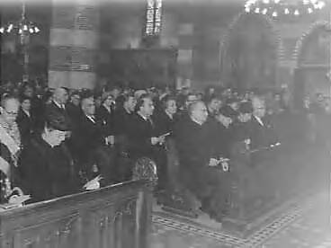 Fotocollectie Anefo — Requiemmis voor Paus Pius XII in in de St. Jacobskerk te Den Haag, opgedragen door aartsbisschop B.J. Alfrink — Foto: Behrens, Herbert F. / Anefo. Licentie: Set B: Rechtenvrij / Publiek Domein. Bron: Nationaal Archief. http://hdl.handle.net/10648/a9871a34-d0b4-102d-bcf8-003048976d84