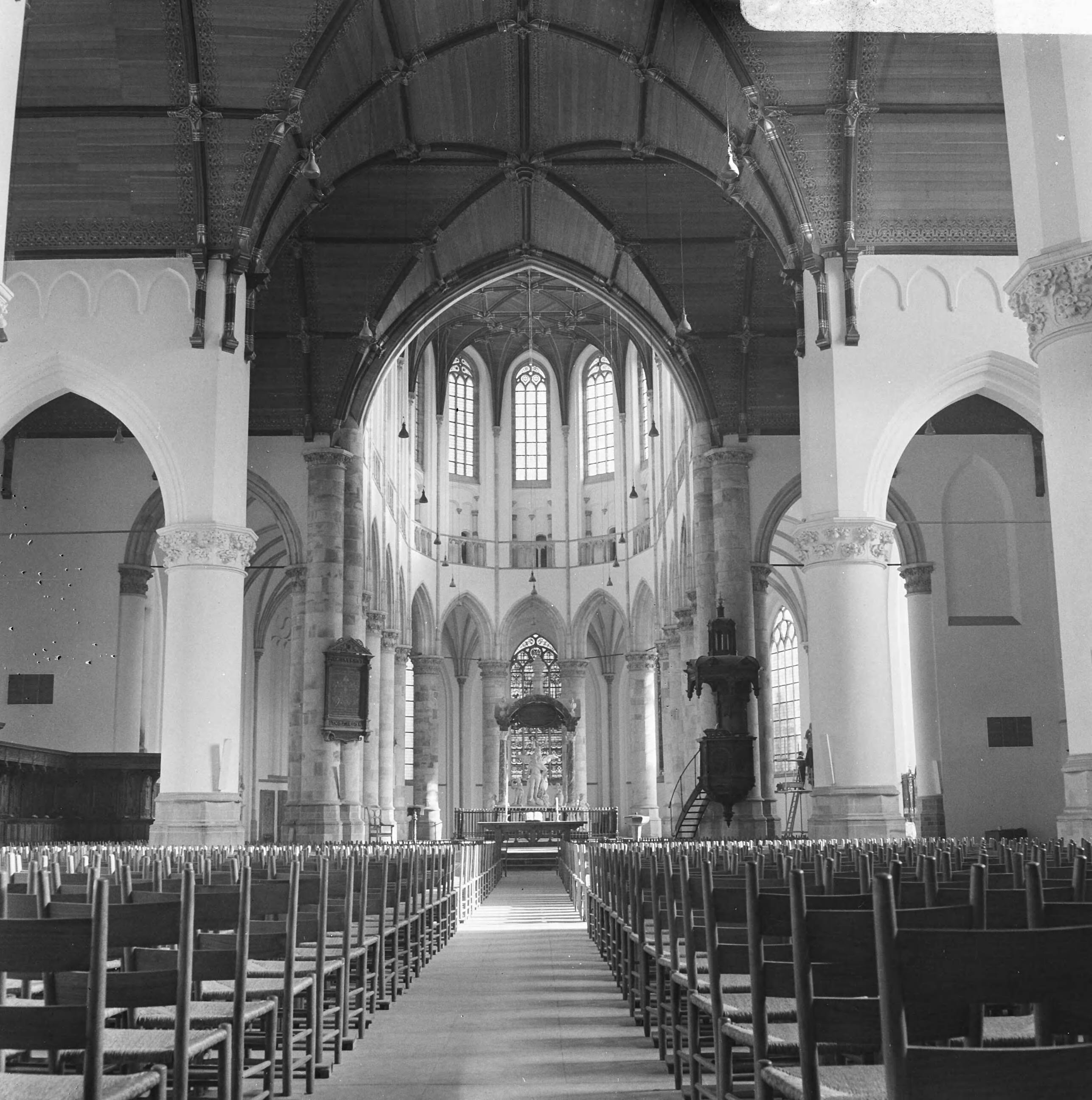 Restauratie van de Grote of St. Jacobskerk te Den Haag in verband met huwelijk van prinses Margriet met mr. Pieter van Vollenhoven — Den Haag|Zuid-Holland|restauraties |kerkgebouwen|Sint-Jacobuskerk — Foto: Voets, Jan / Anefo. Licentie: Set B: Rechtenvrij / Publiek Domein. Bron: Nationaal Archief. http://hdl.handle.net/10648/ab029780-d0b4-102d-bcf8-003048976d84