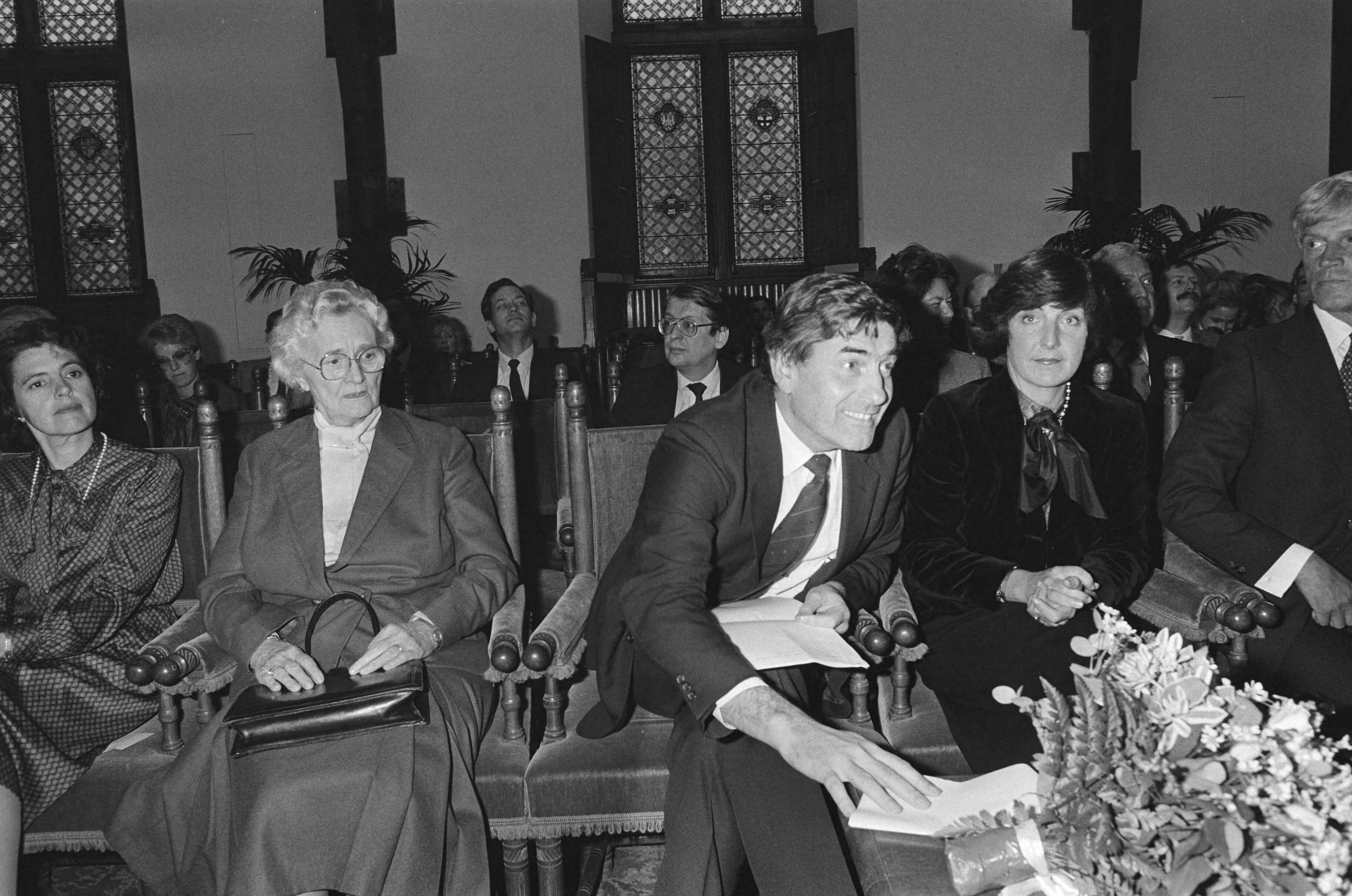 Fotocollectie Anefo — Symposium "Innovation in primary education in the Netherlands" in de Ridderzaal in Den Haag — Foto: Croes, Rob C. / Anefo. Licentie: Set B: Rechtenvrij / Publiek Domein. Bron: Nationaal Archief. http://hdl.handle.net/10648/ad3e21b8-d0b4-102d-bcf8-003048976d84